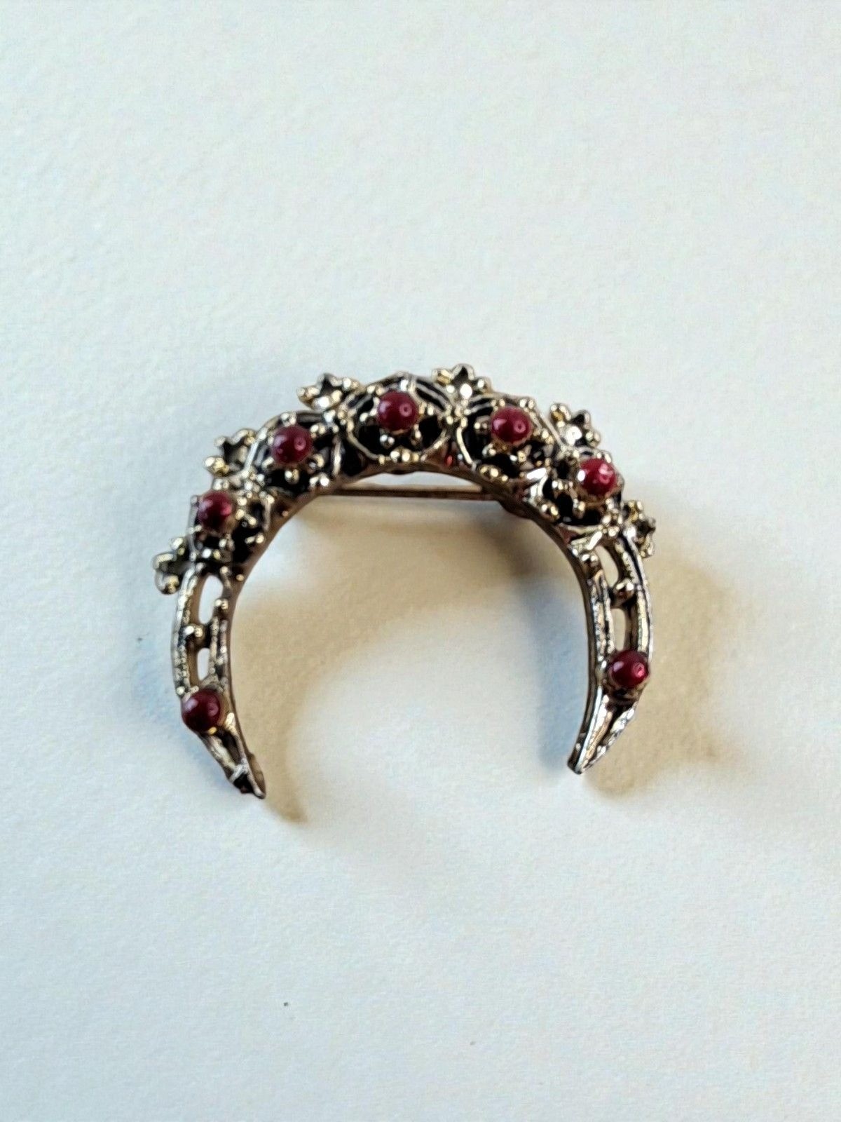 Vintage 1950s – 1980s Gold – Tone Cresent Moon Brooch with Red Rhinestones Victo