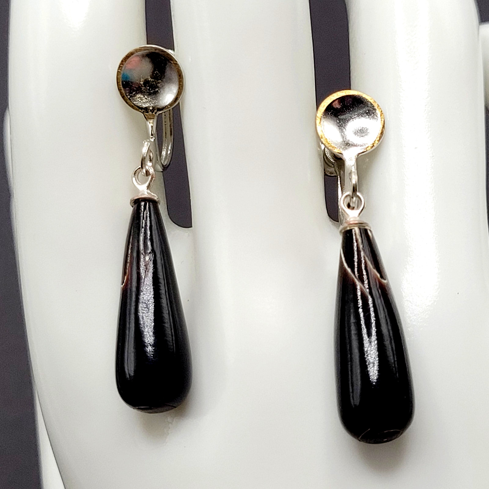 Hawaiian Natural Black Coral Teardrop Torpedo Mixed Tone Vtg Screw Back Earrings