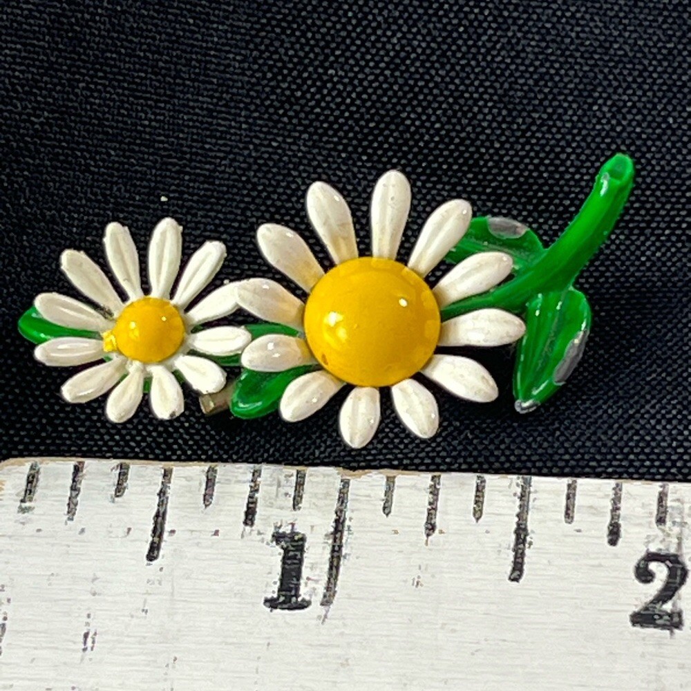 Vintage Daisy Flower Enamel Brooch Pin Yellow White Green Approximately 2”