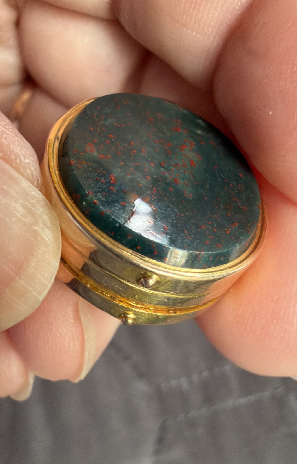 Victorian 9.3g Heavy Solid 9ct Gold Patented Locket Pendant Bloodstone Chip