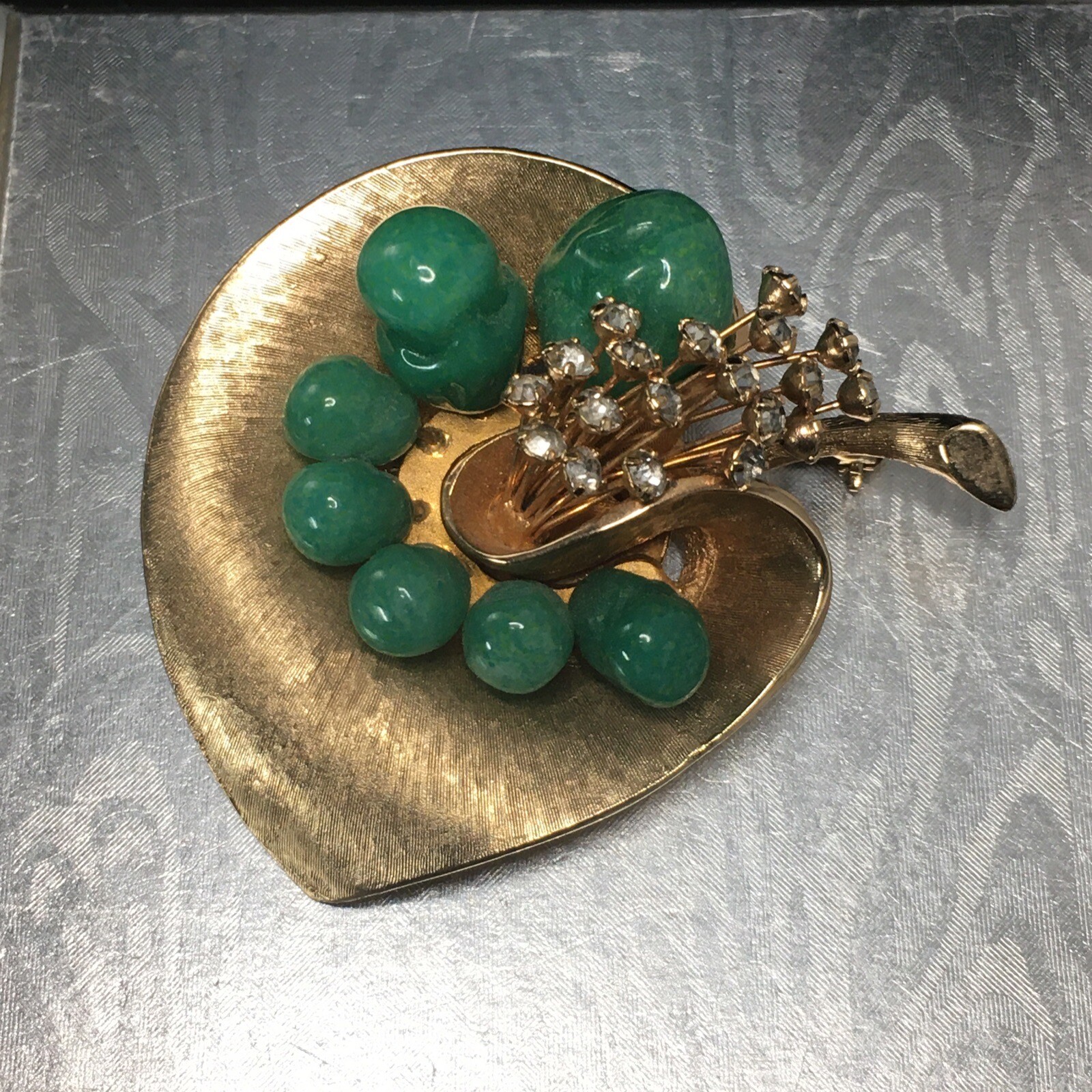 Vtg Flowering Grapes Brooch 2.25″ Poured Green Glass Crystal Stamens Heart Leaf