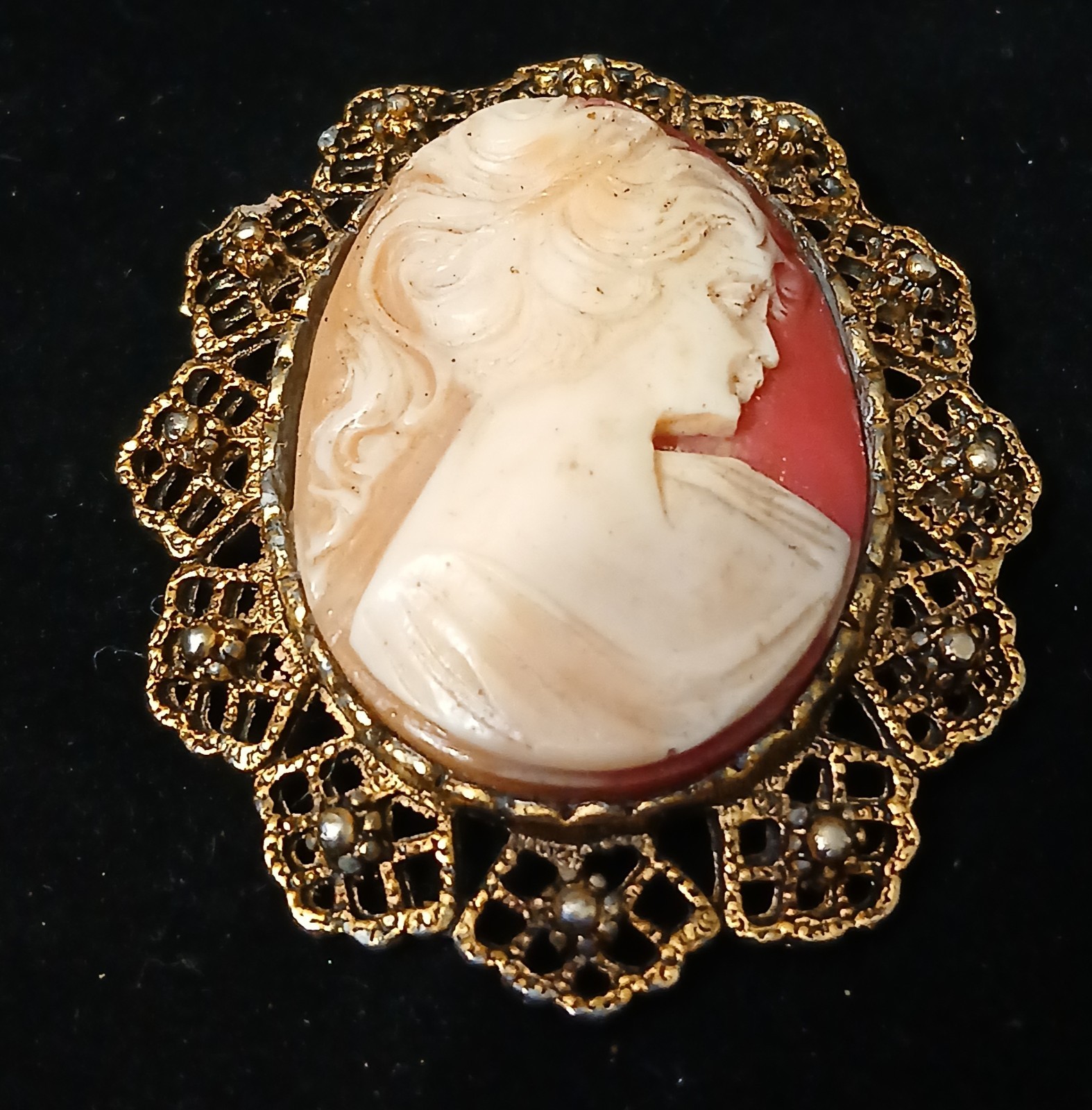 Vtg Cameo Brooch Pin Pendant Ornate Filigree Marcasite Gold Tone Shell 2.25″