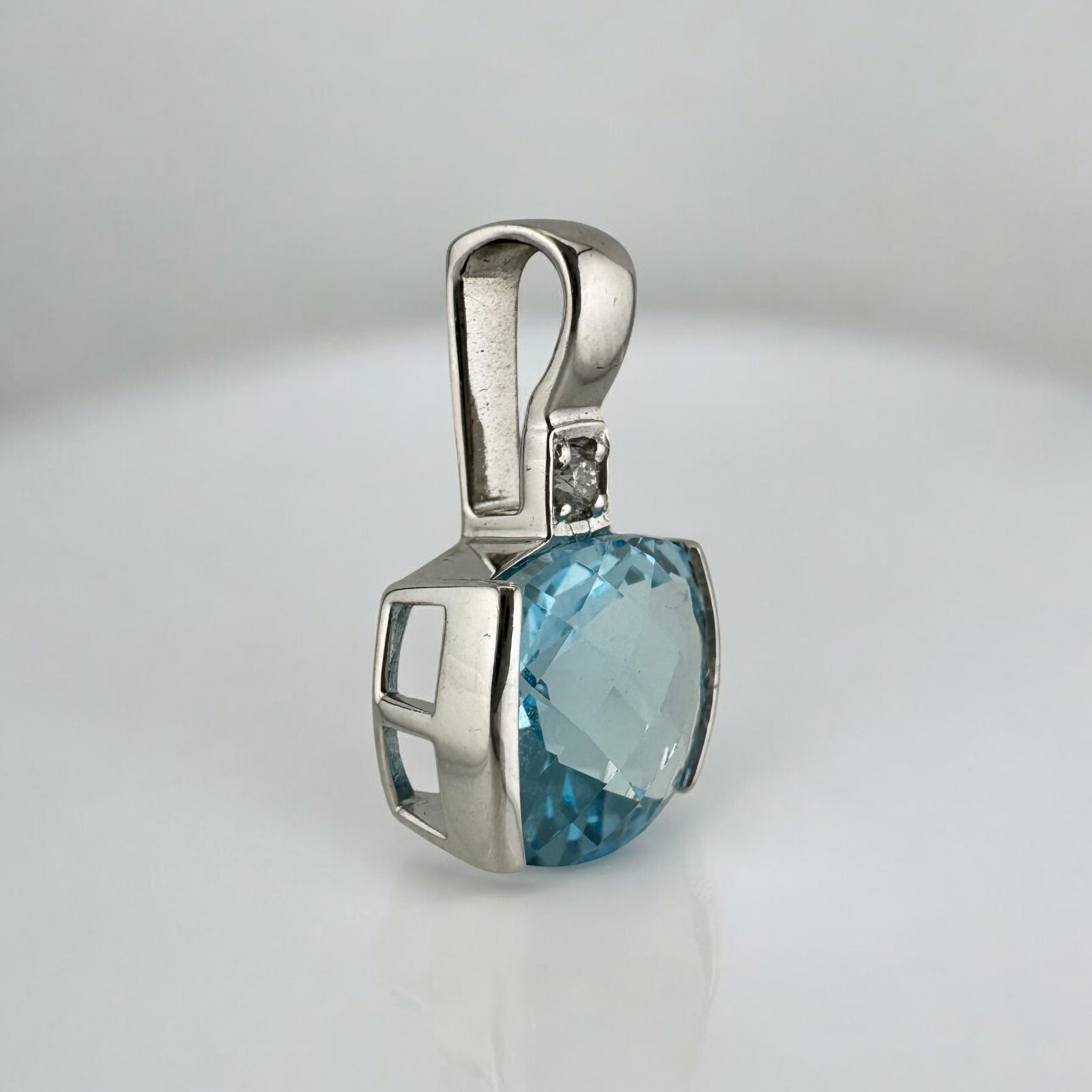 Minimalist Vintage 9 Karat White Gold Blue Topaz & Diamond Pendant