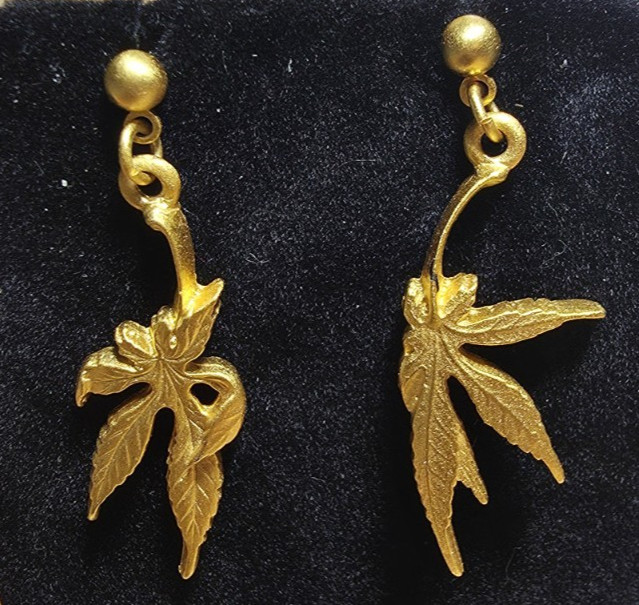 Vintage Gold Leaf SIGNED Alva earrings, screw back