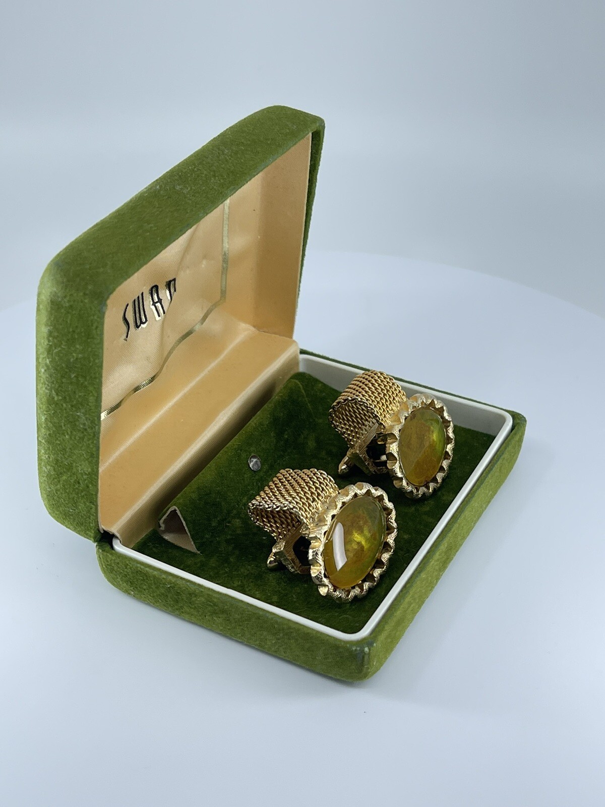 Swank Wrap Cufflinks oval green and brown resin Ruffled edge design