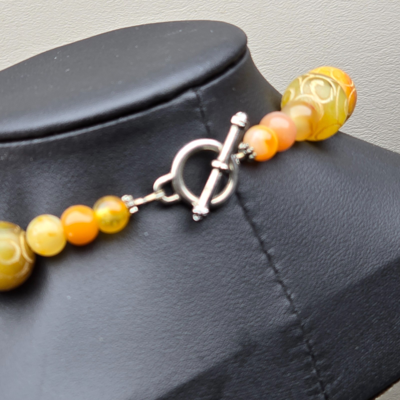 Vintage Carved Agate Stone Bead Necklace Earth Tone Batik Style Toggle Clasp