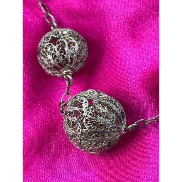 Vintage Silver Tone Filigree Ball Graduated Bead Necklace 19 Inch Hook Clasp