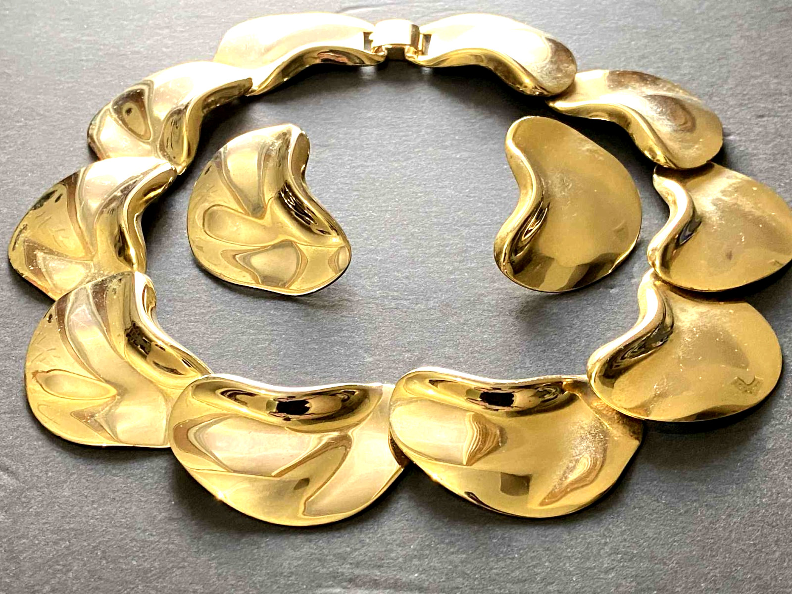 Vintage Gold Tone Shape like a Bean Statement Collar Necklace w/ set of Earrings