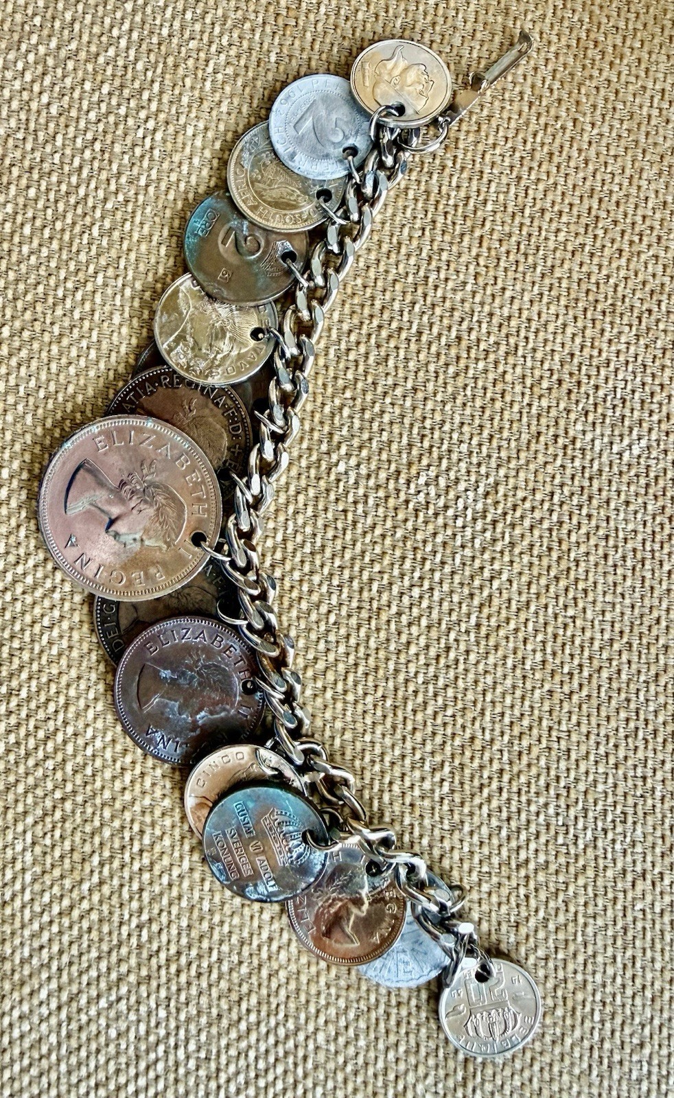 1 Vintage Foreign Coin Charm Bracelet With 15 Vintage Coins