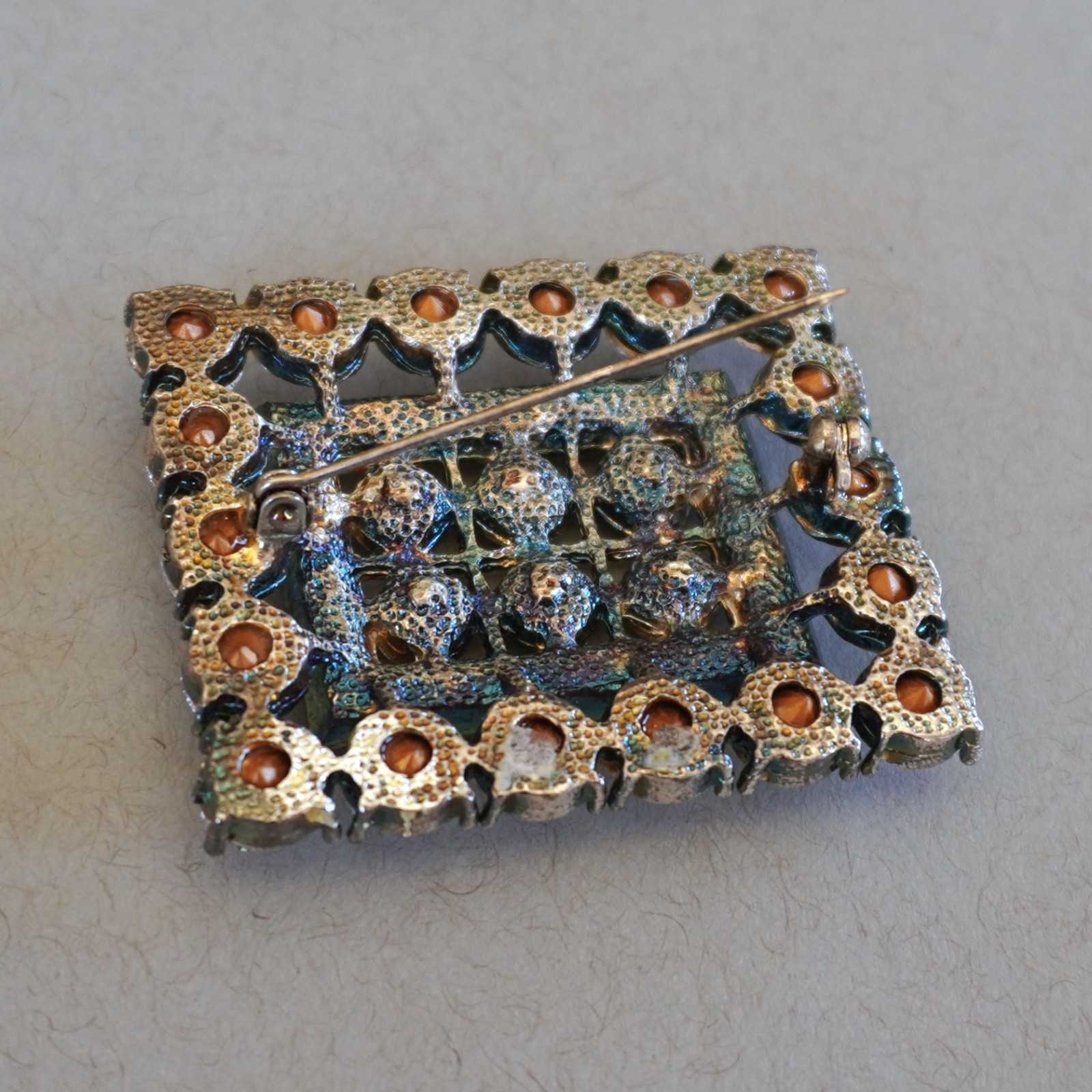 VTG 1920’s Art Deco Flapper Brooch – Prong Set Clear Glass Rhinestones 2″ x 1.5″