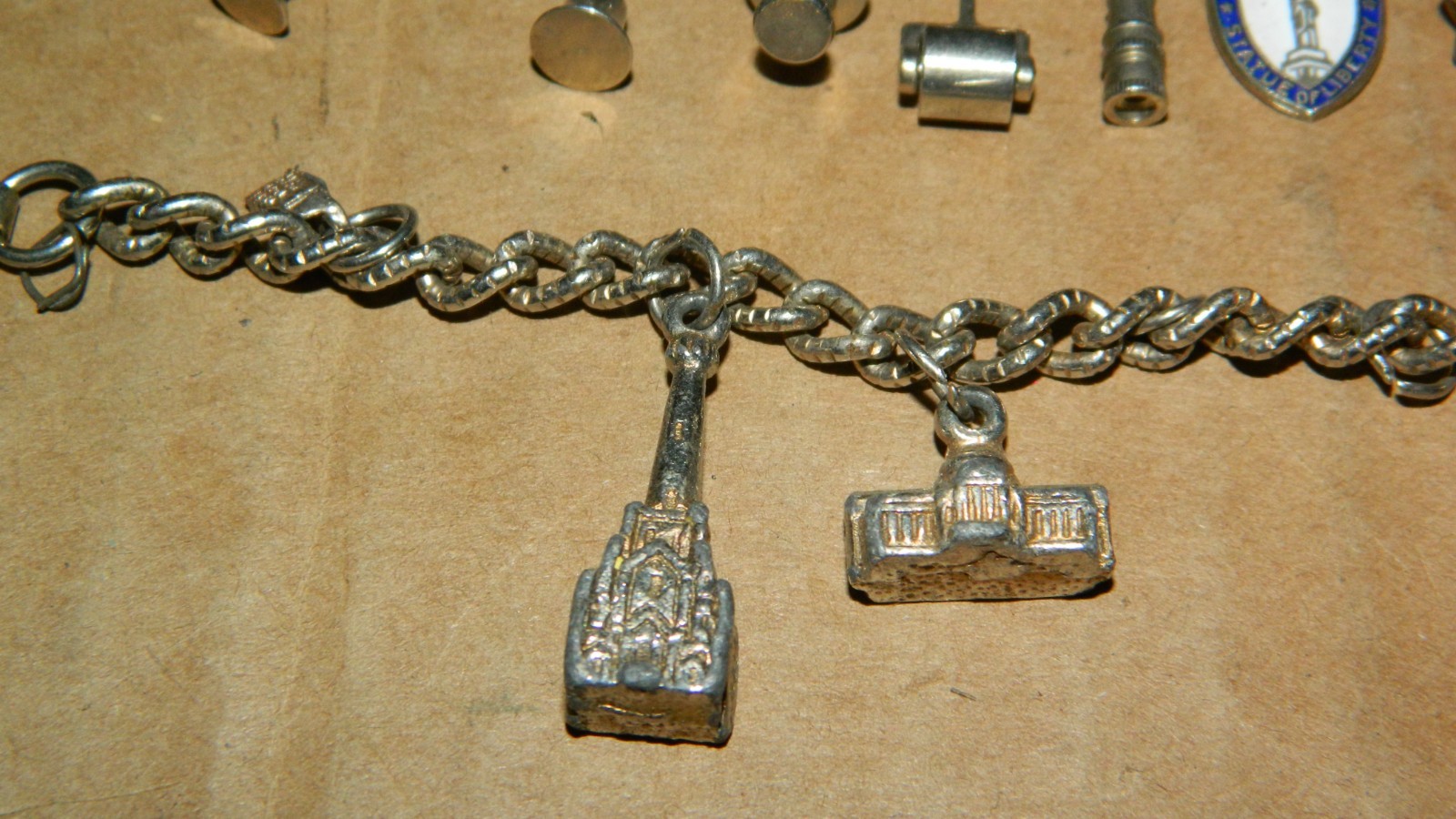 2 VTG WOMENS GIRLS CHARM BRACELETS LOT BUILDINGS WASHINGTON DC? NEW YORK CITY