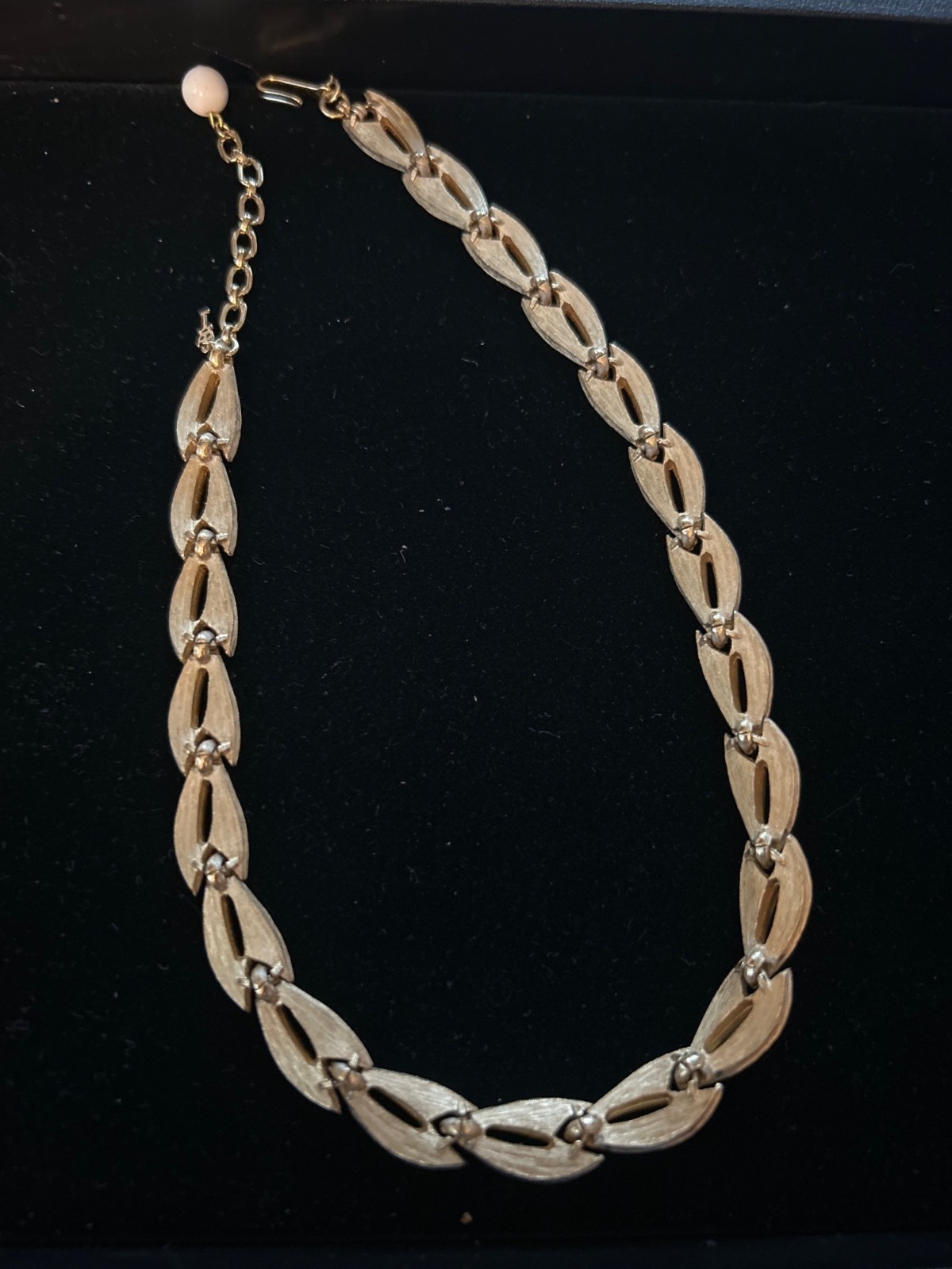 Trifari White Enamel Gold-Tone Adjustable Necklace 15-17” Vintage Leaf Design