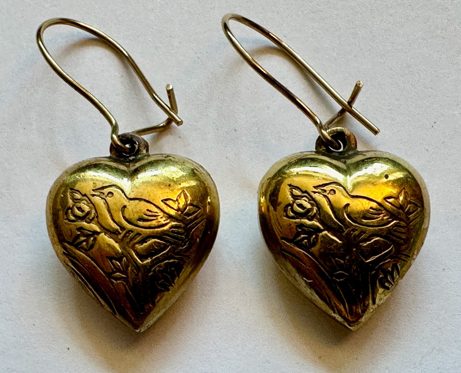 VINTAGE HEART BRASS PUFF W BIRD DESIGNS BOTH SIDES CHARM 5/8 OF 1″ EARRINGS