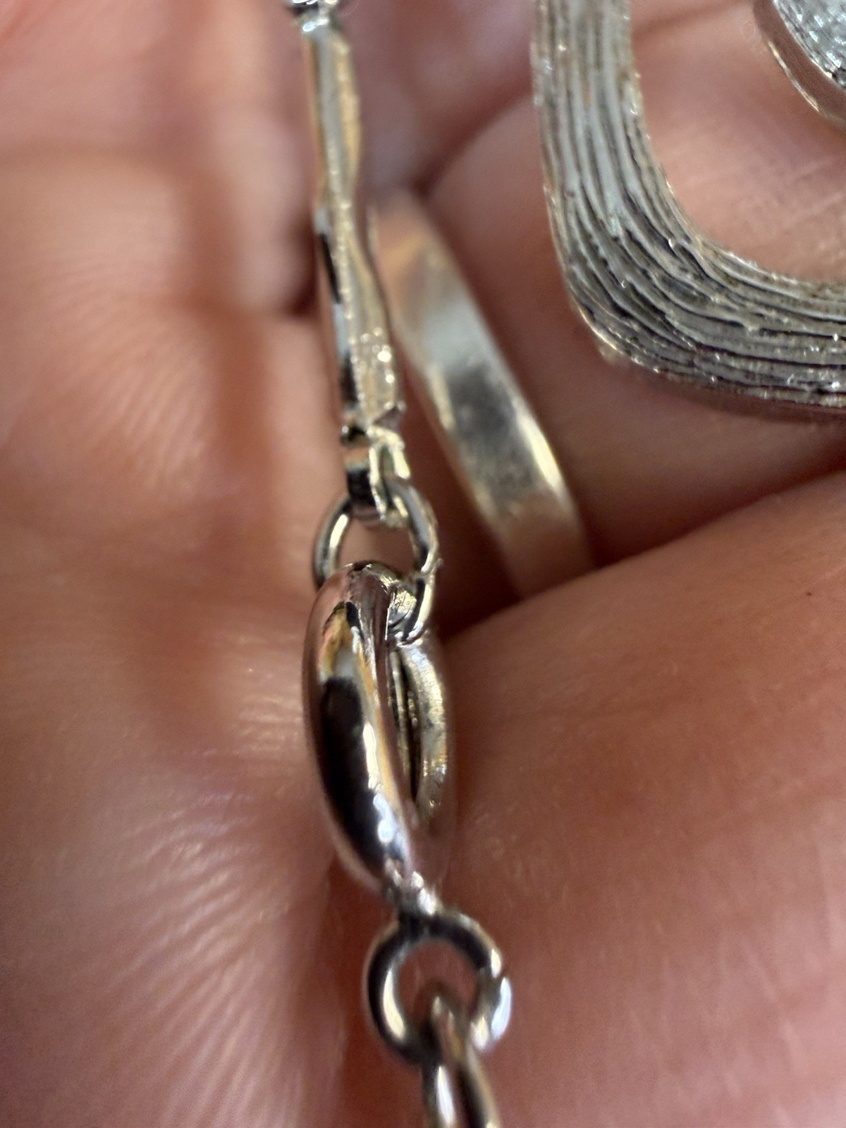VINTAGE SIGNED AVON SILVERTONE ARTICULATED PENDANT BAR LINK CHAIN NECKLACE 24”