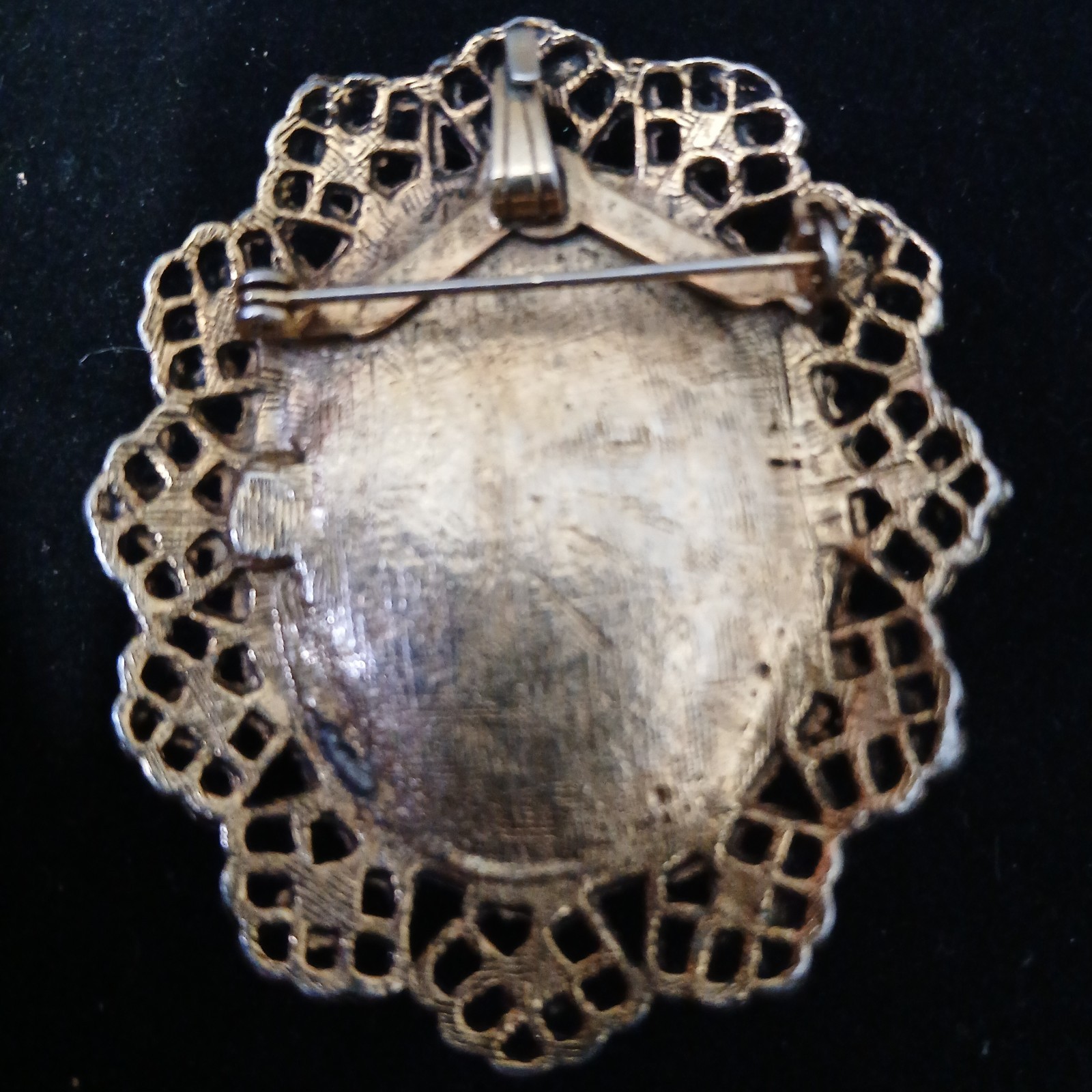 Vtg Cameo Brooch Pin Pendant Ornate Filigree Marcasite Gold Tone Shell 2.25″