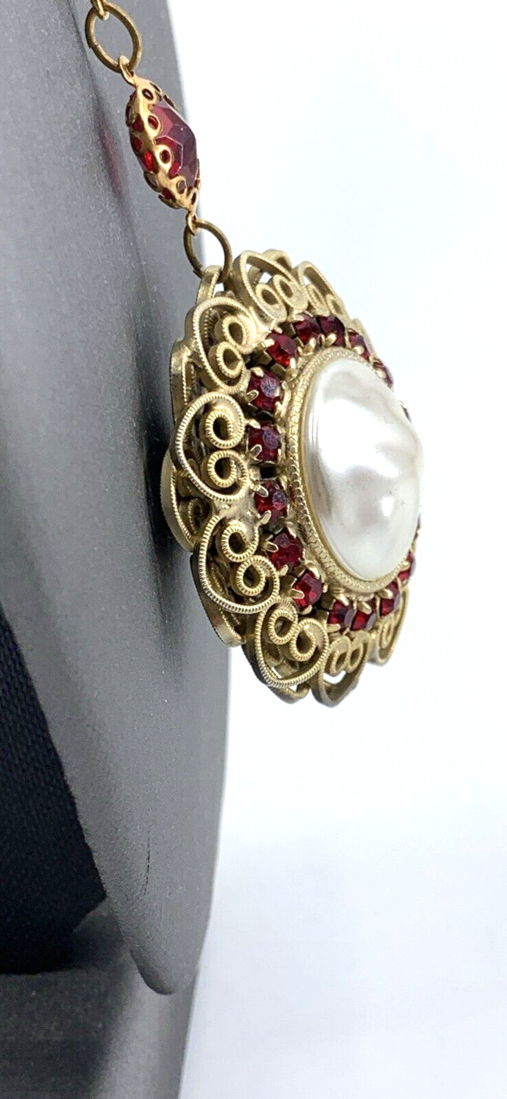 Statement Necklace Medallion Faux Baroque Pearl Red Glass Gold Tone 26″ Vtg