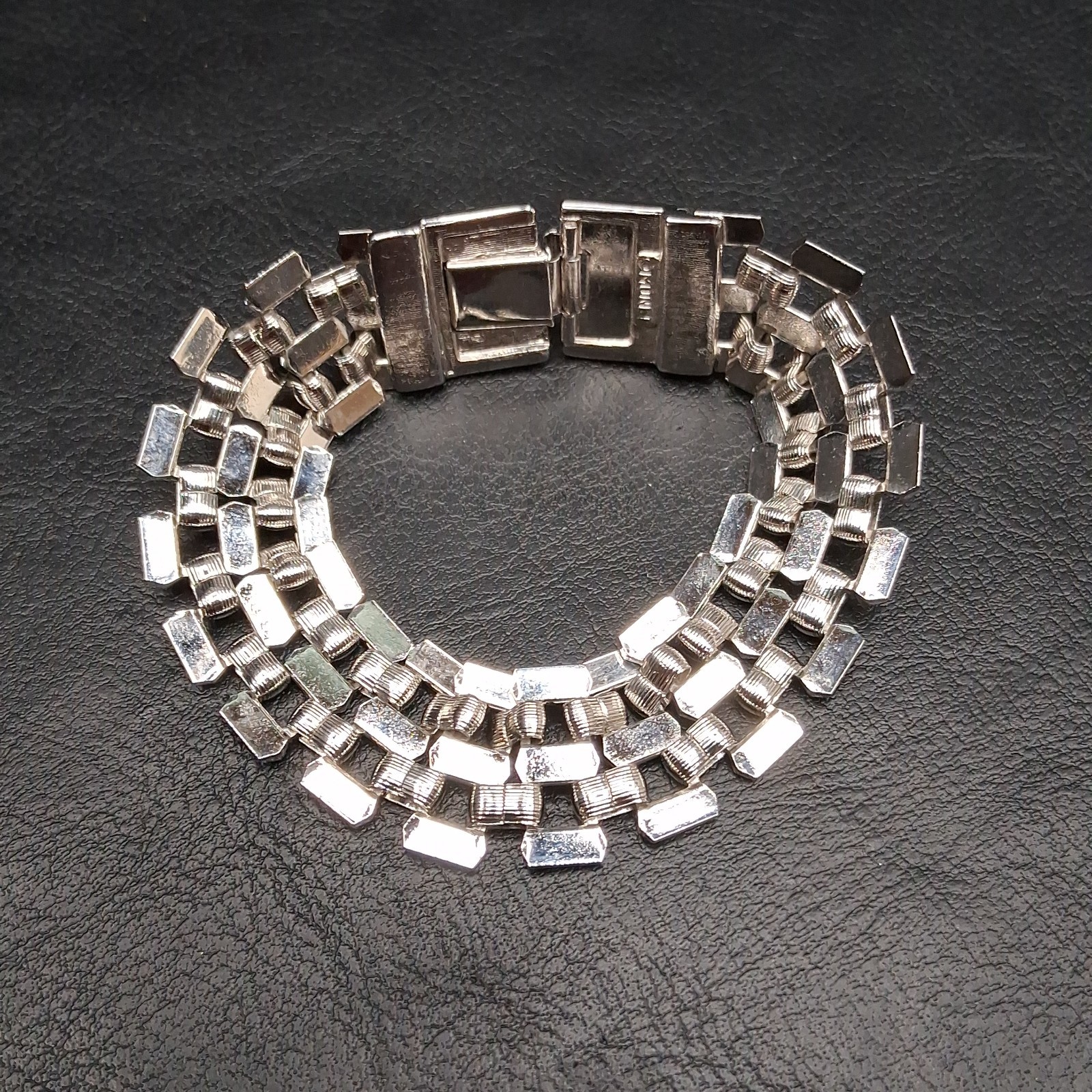 Vintage MONET Popcorn Chain Bracelet Textured And Polished Silver Tone. 18.074