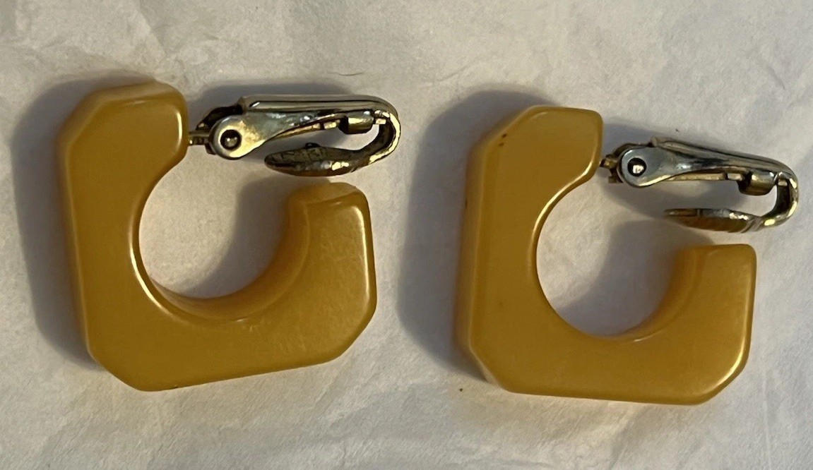 VTG Estate Butterscotch Bakelite Earrings Clip-On 1/2”x1/2cm Modern Minimalist