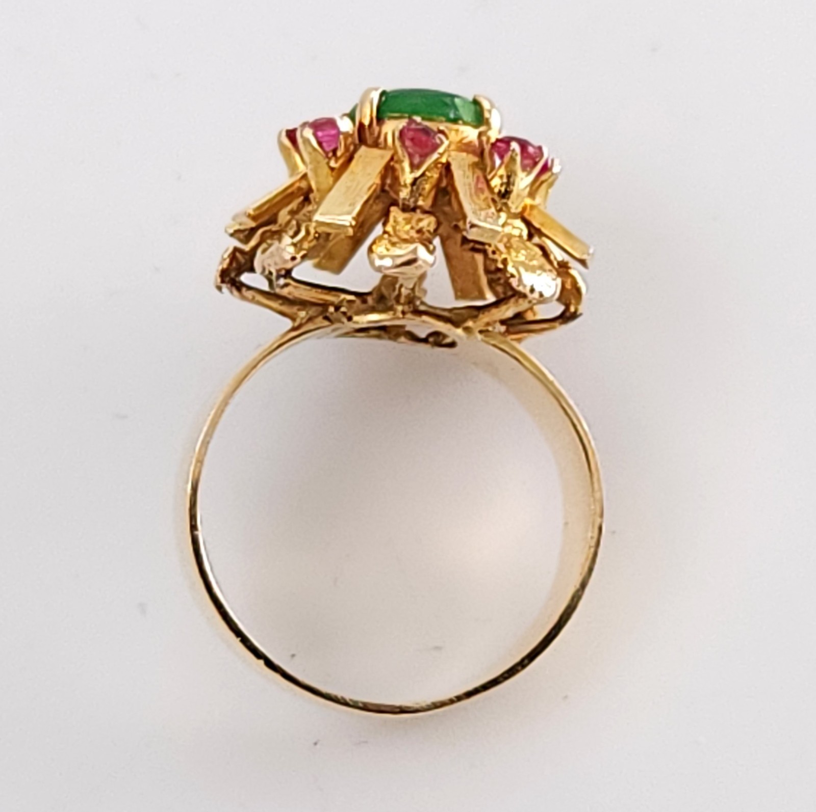 Vtg 14K Yellow Gold Brutalist Jade Ruby Sunburst Cocktail Ring – 5.64g size 5.5