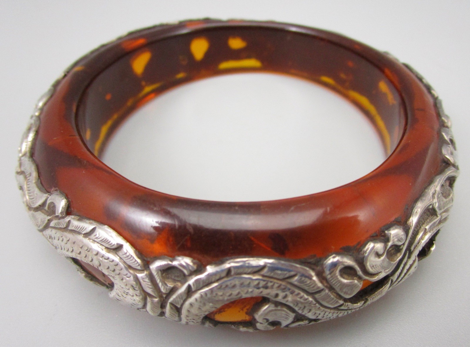 TIBET REPOUSSE STERLING SILVER ON FAUX AMBER RESIN DOUBLE DRAGON BANGLE BRACELET