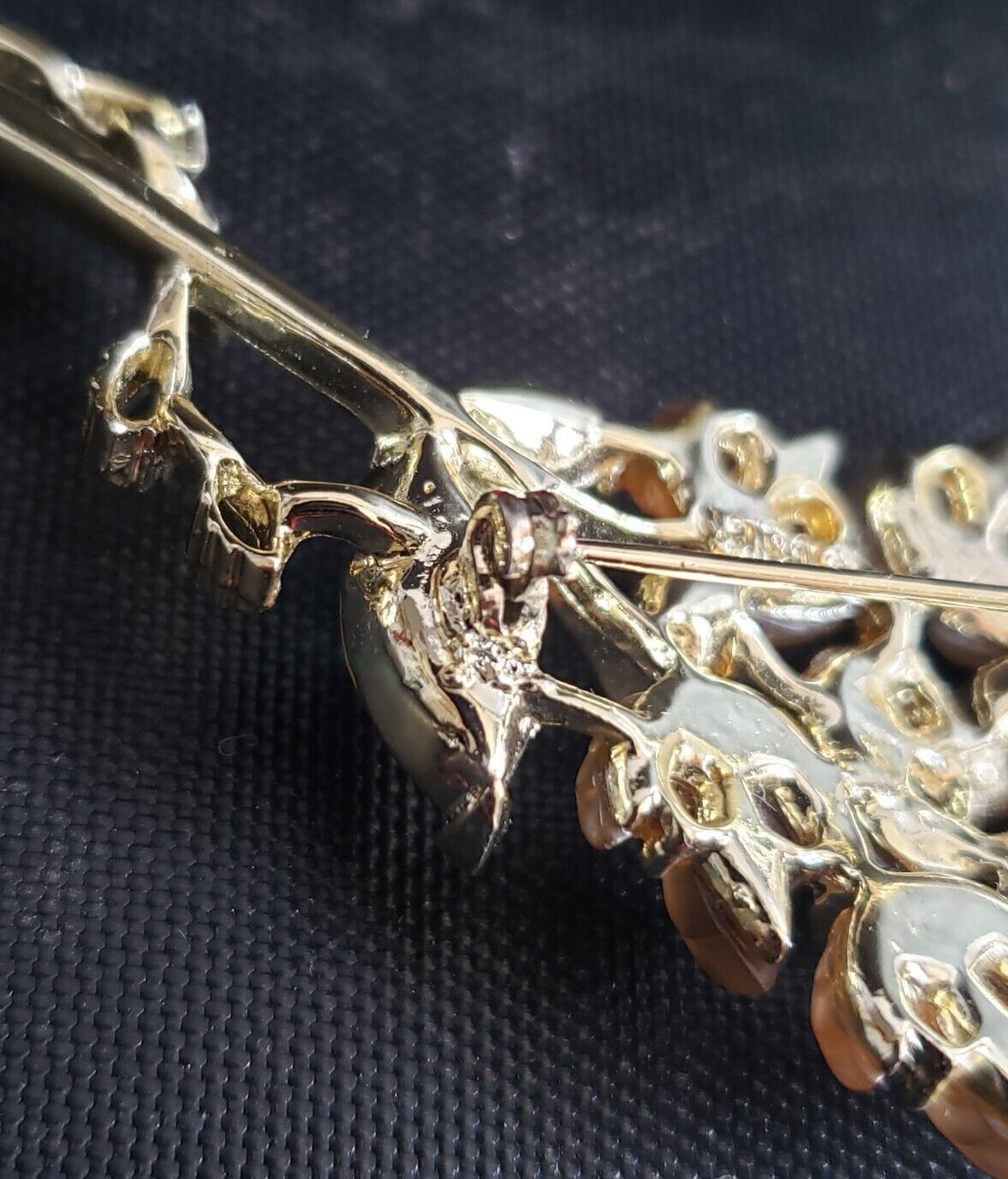 Vintage Lisner Peach Molded Leaves AB & Taupe Rhinestones Gold Tone Brooch