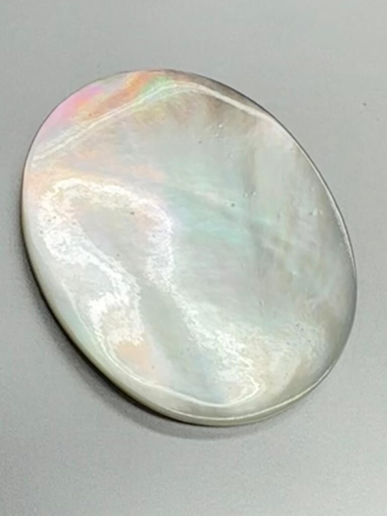 24.60cts 39x28x2.3mm Antique Gold Carved Shell Cameo Pendant
