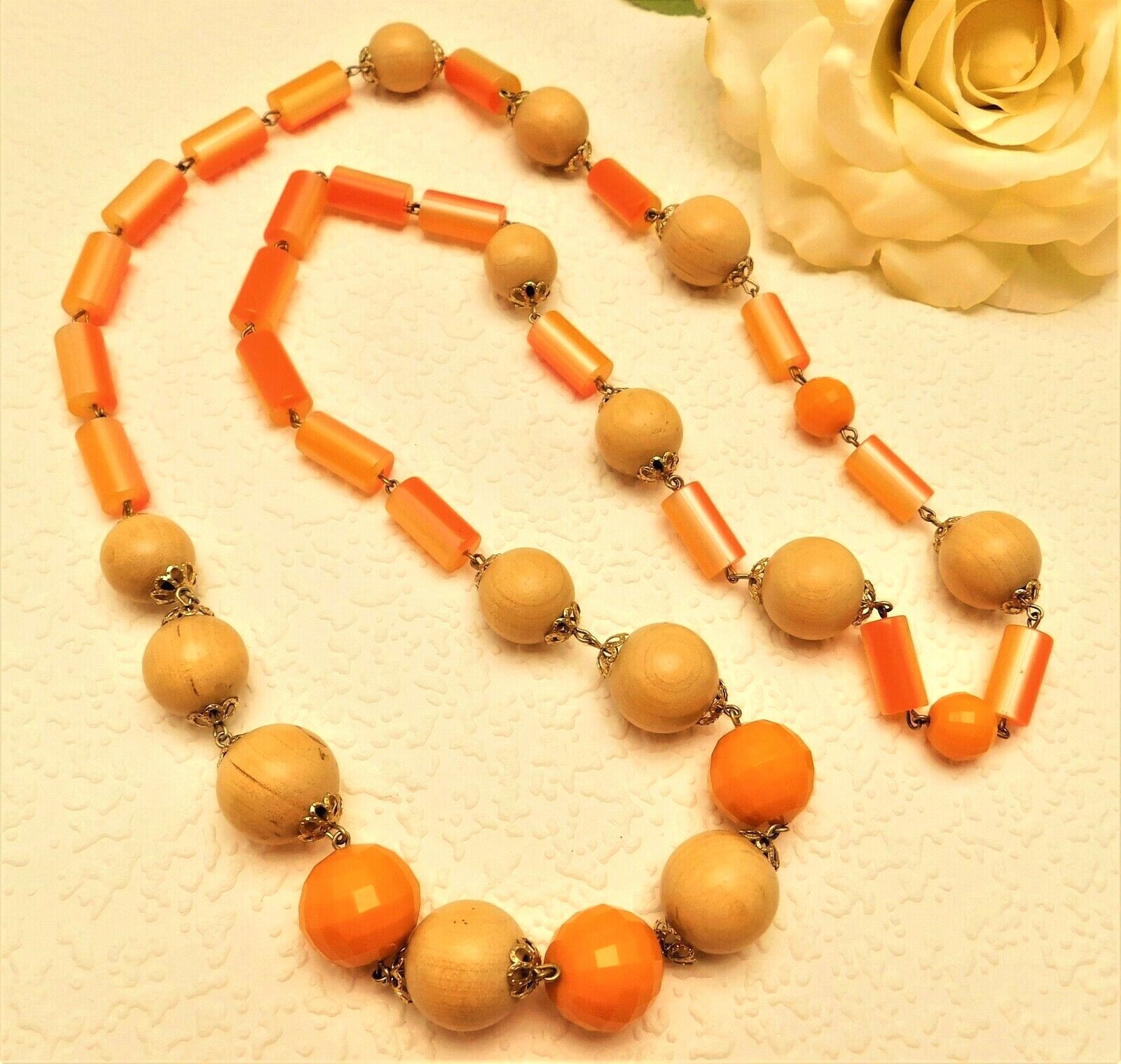 VINTAGE 60’s LUCITE AND WOOD BEAD BOHEMIAN NECKLACE 32″