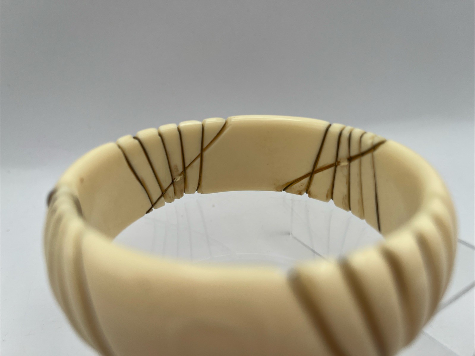 Vtg Carved Resin or Horn Ribbed Bangle Bracelet Ivory in Color with Gold Wire
