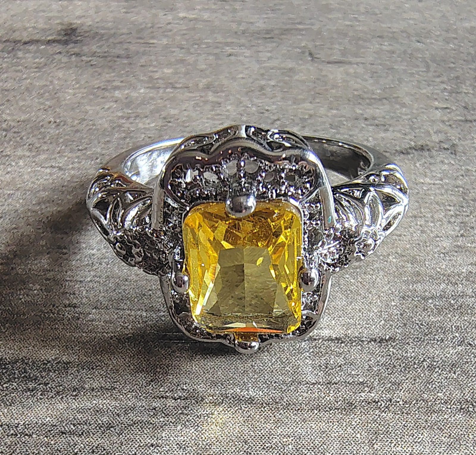 Vtg Sz 7 Costume Jewelry Ring Yellow Stone Silver Tone Business Casual Gift