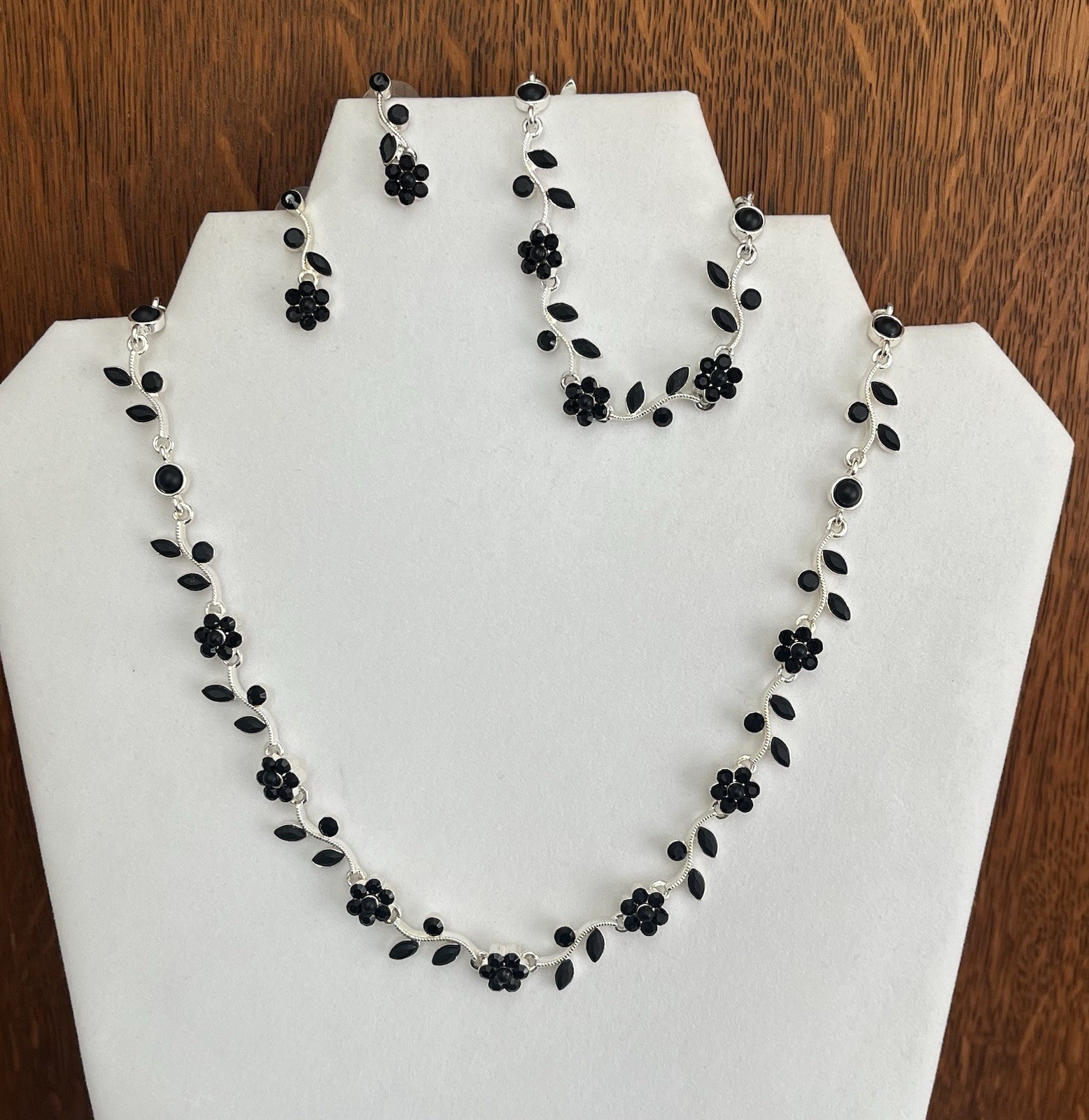 VTG Silver Tone Black Rhinestone Floral Vine Necklace-Bracelet-Earring Set
