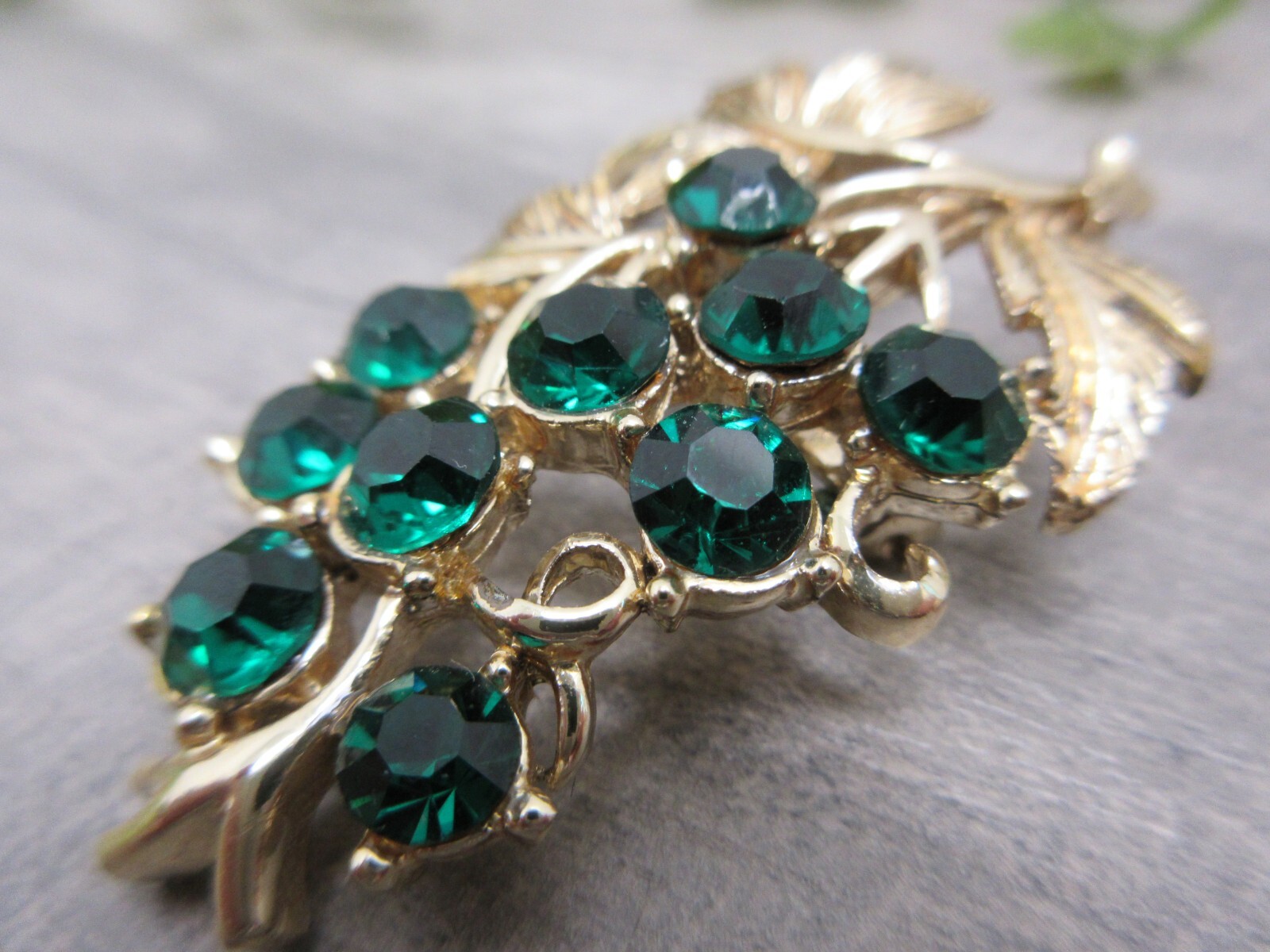 Grape Cluster Brooch Gold Tone Metal Green Rhinestones Mid Century 50s 60s