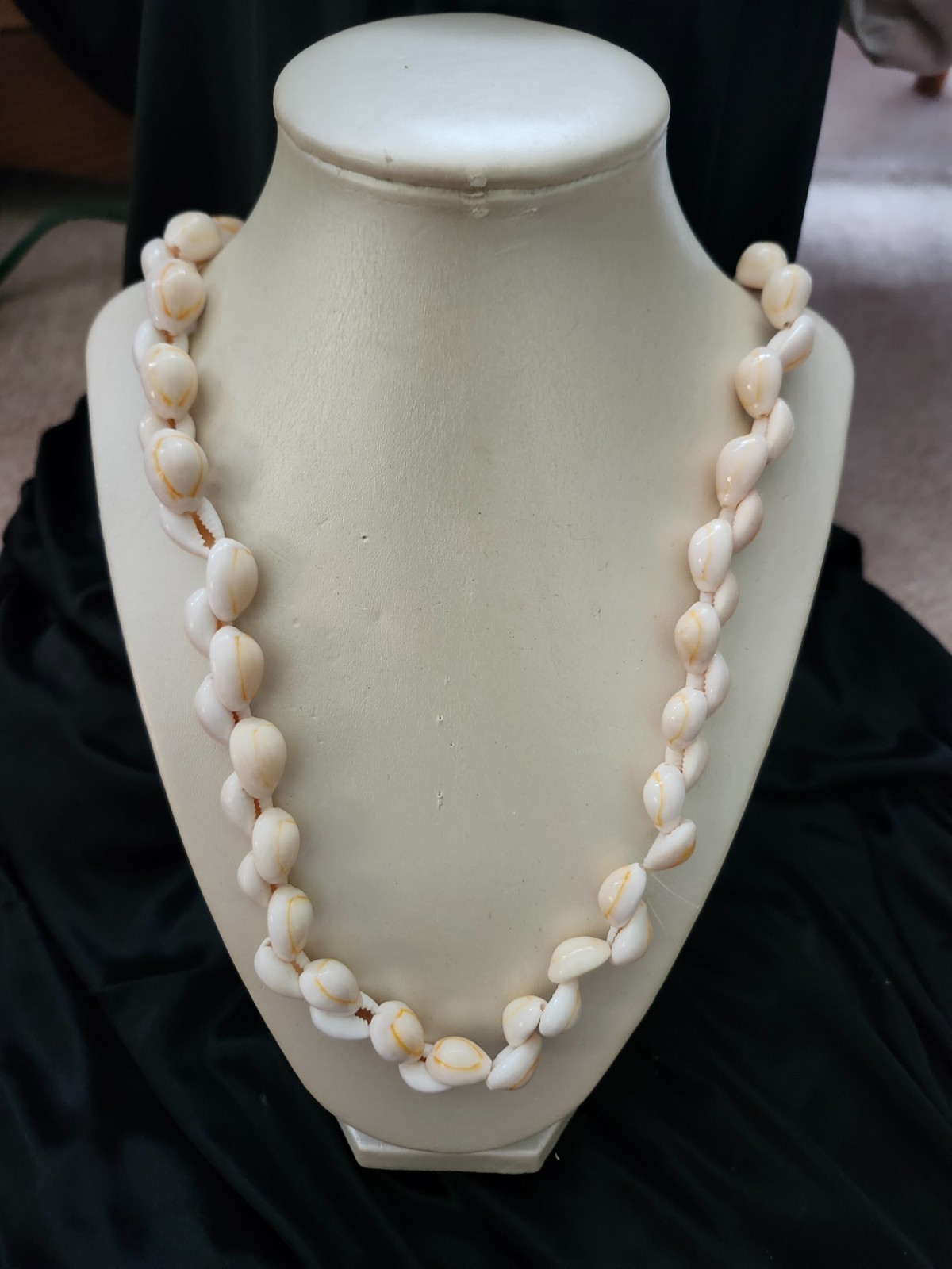Vintage HAWAIIAN COWRIE SHELL Necklace 36″ 1970’s, VERY NICE & DAILY SHIPPING