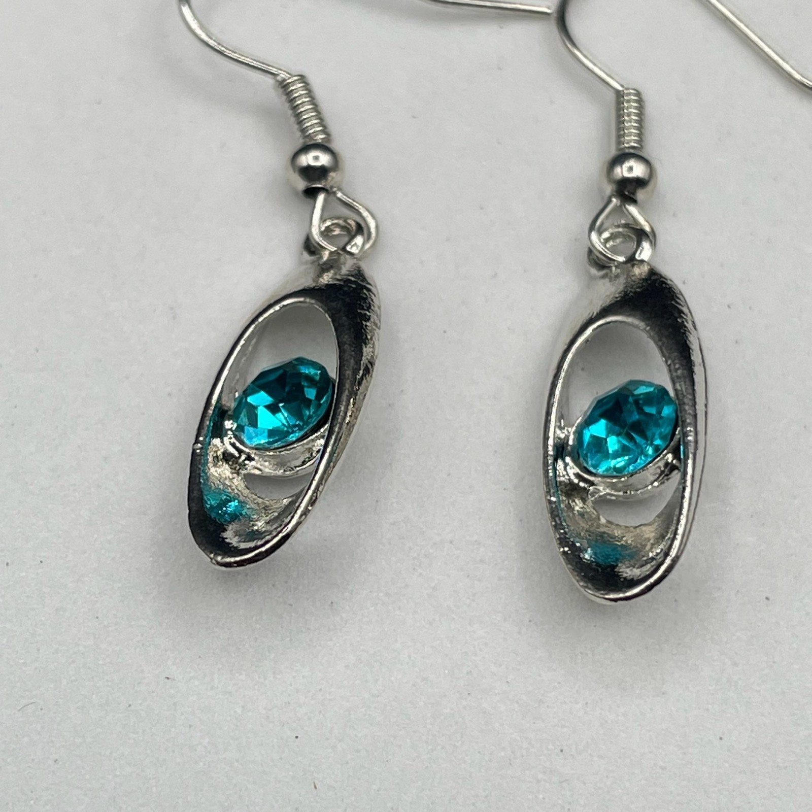 Vintage Oval Blue Glass Topaz Gemstone Silver-Tone Aluminium Hook Earrings