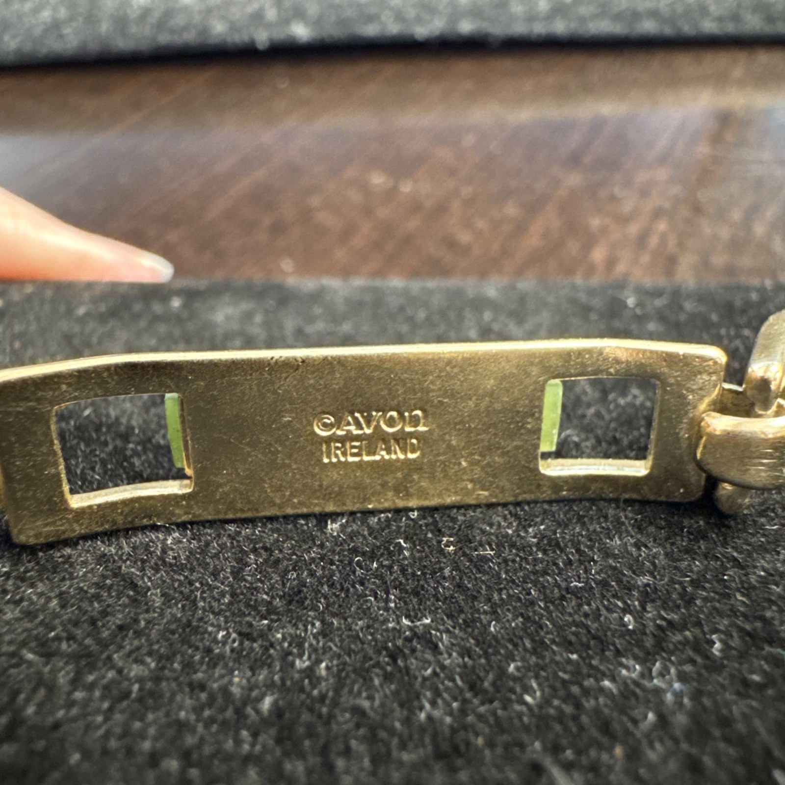 Vintage Avon Treasured Jade Bracelet Nephrite Gold Tone Hinged Bangle