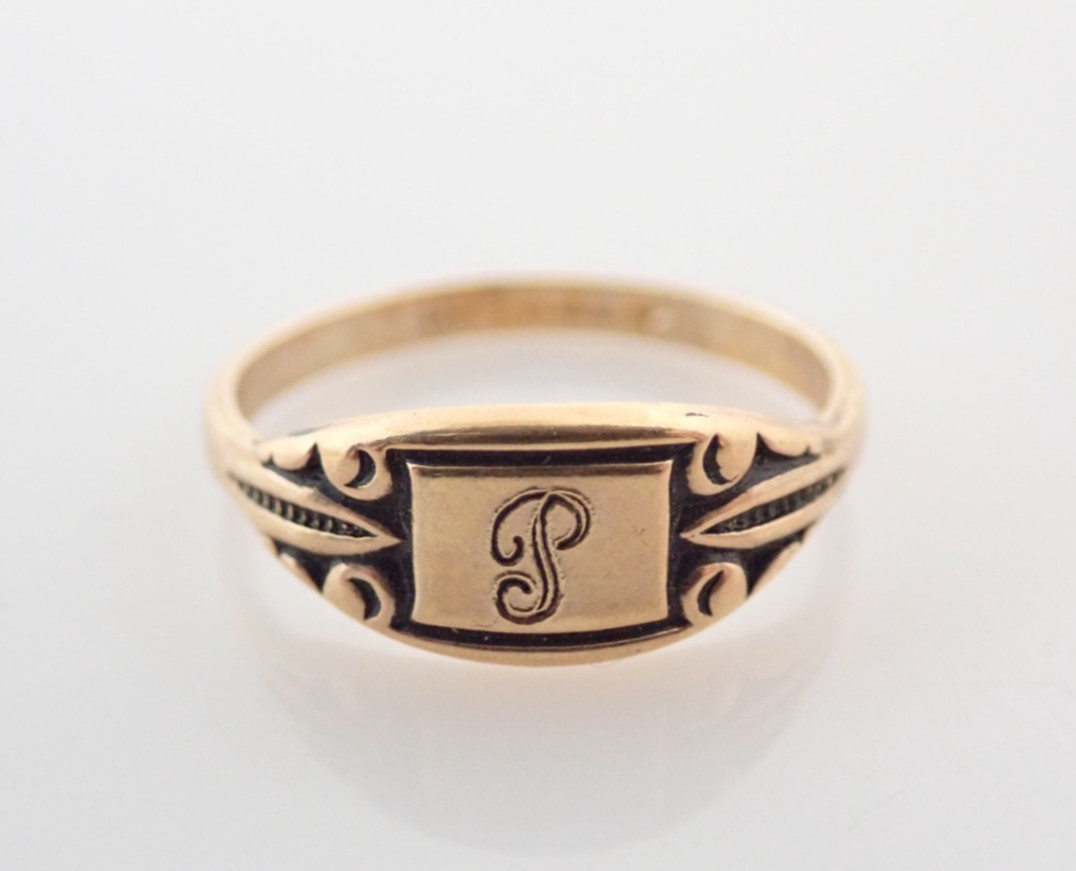 Vintage 18k HGE Signet Initial Letter “P” Pinky Band Ring Sz 5.75