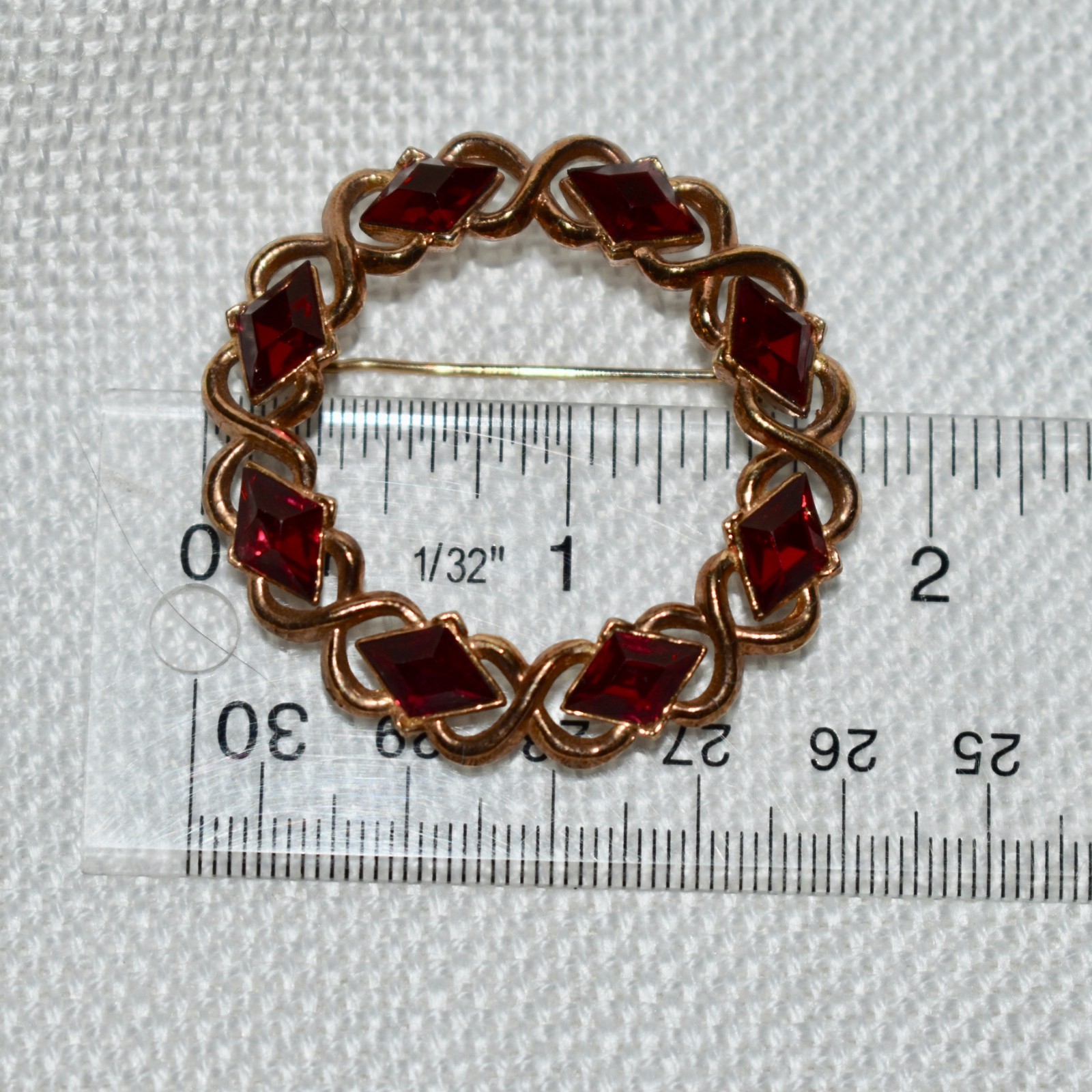 Vintage 1950s CROWN TRIFARI Red Lozenge Rhinestone Round Wreath Pin Brooch 1.75″