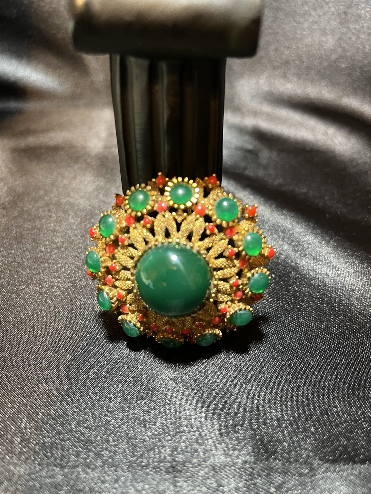 Vintage Signed SPHINX Gripoix Cabochon Peking Glass Brooch