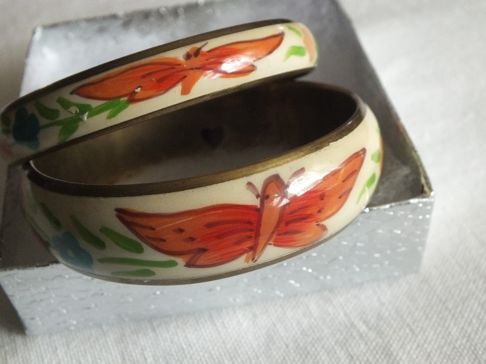 Collectible Bangle Bracelet Set 2 Brass Tone Butterfly 3/8 & 3/4 x 2 5/8″ WOW