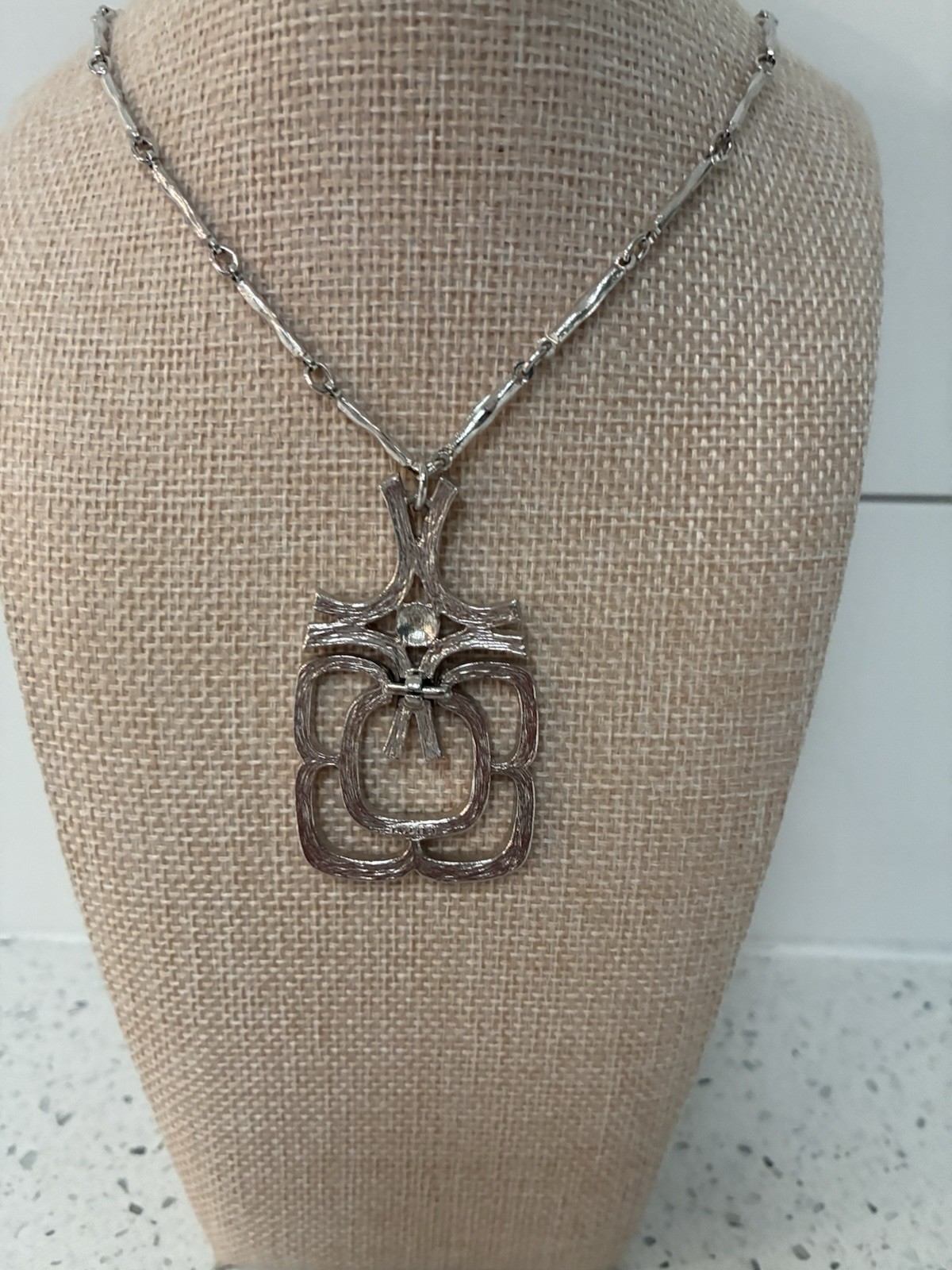 AVON SILVERTONE ARTICULATED PENDANT BAR LINK CHAIN NECKLACE 24” JEWELRY