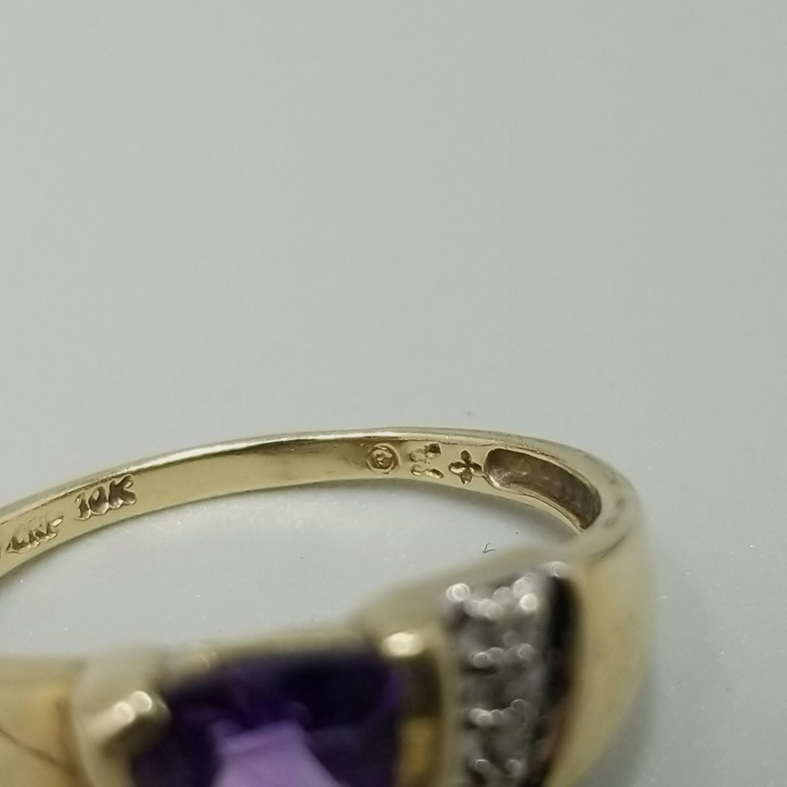 Vintage 10k Purple Amethyst Ring Size 6 1/2 Band Trillion Cut Yellow Gold
