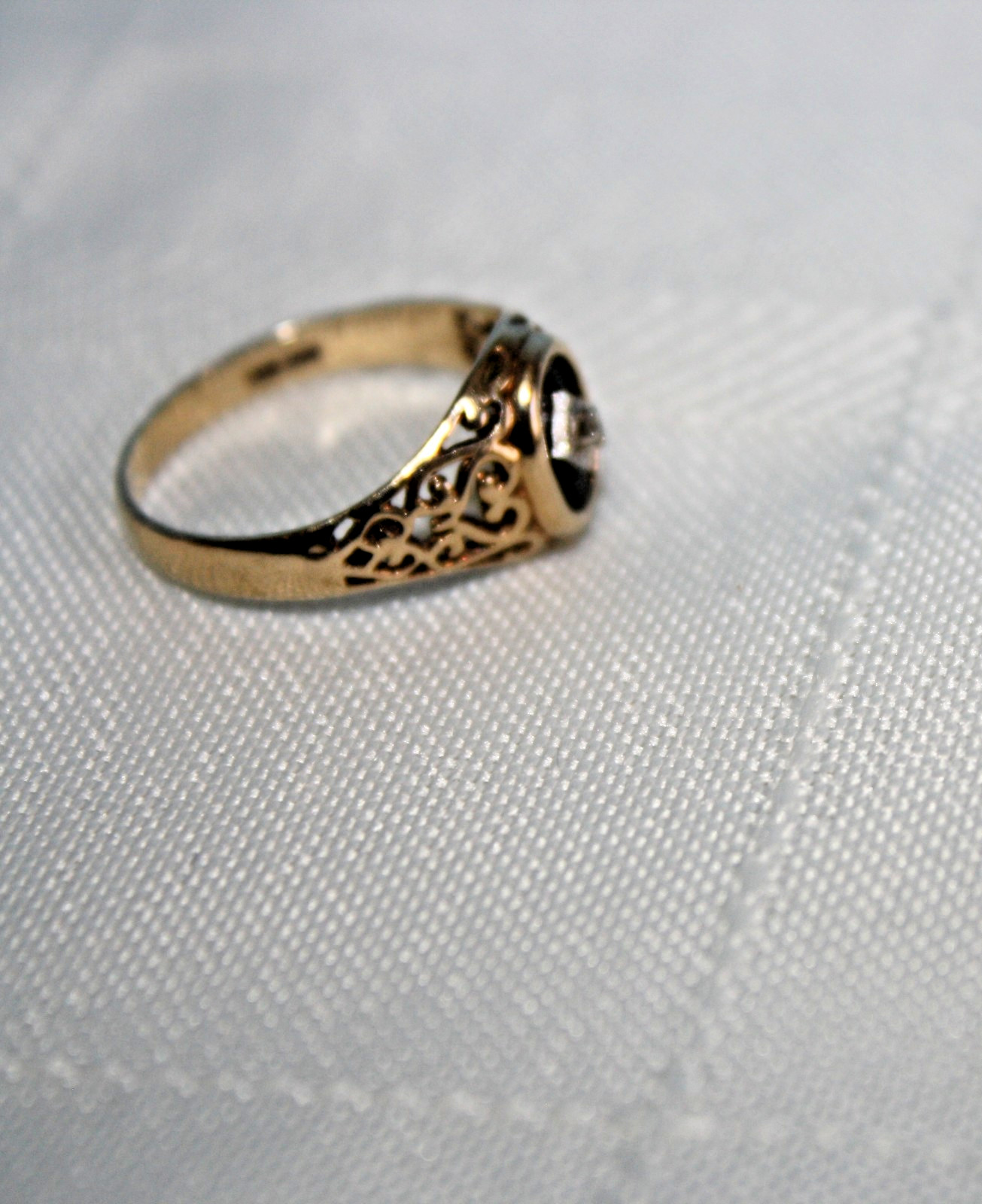 Vintage 10k Yellow Gold Filigree Black Onyx Diamond Accent Ring Sz 5.75