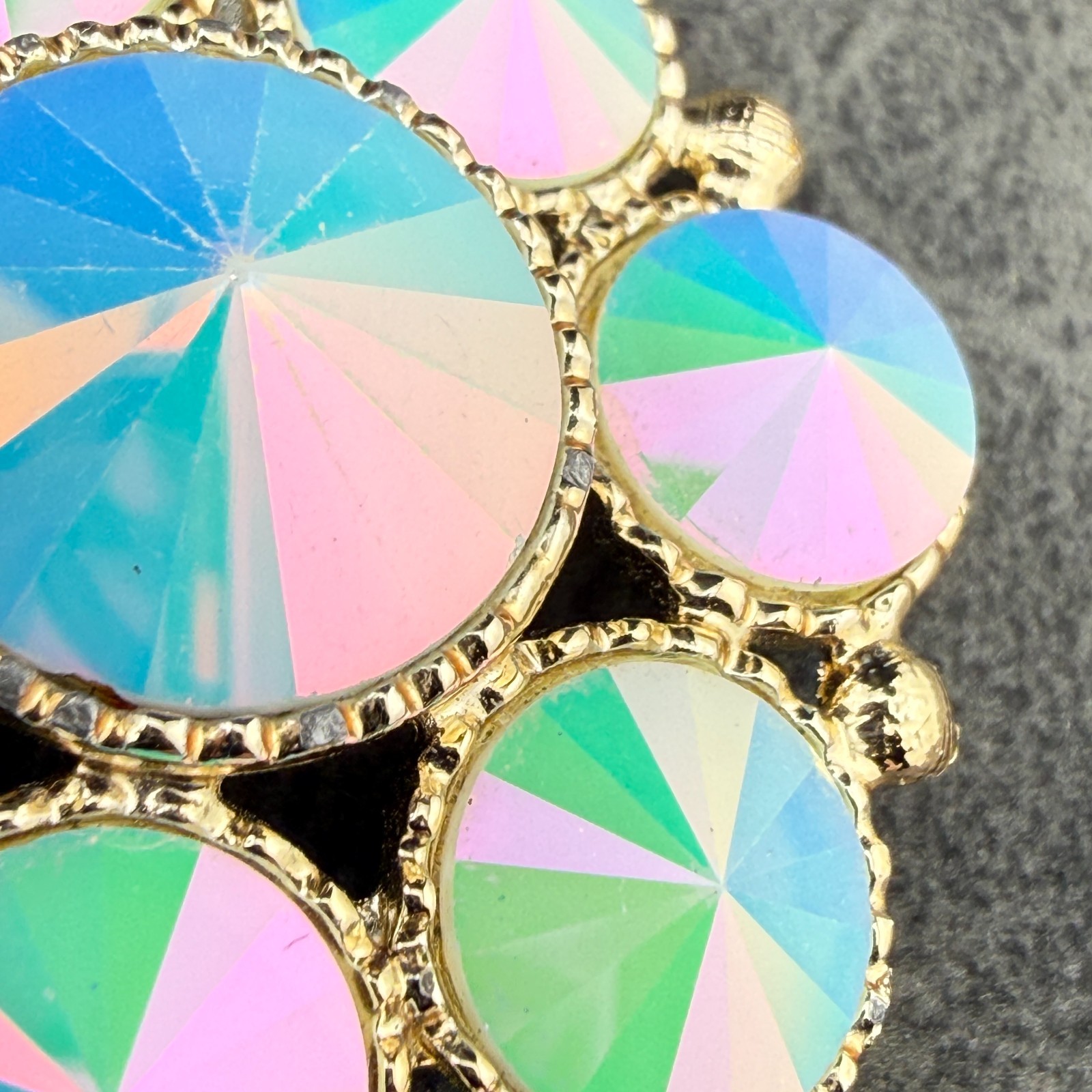Vintage Brooch Rivoli Rhinestones AB Gold-tone Cluster Round Rainbow Green 1.75″