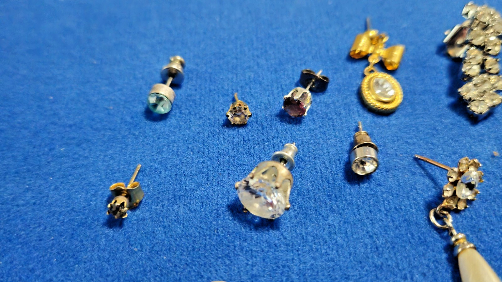 Vintage 37 Gem Stone Earrings / Dimond Like / Quartz Like Jewels – JEWELRY LOT