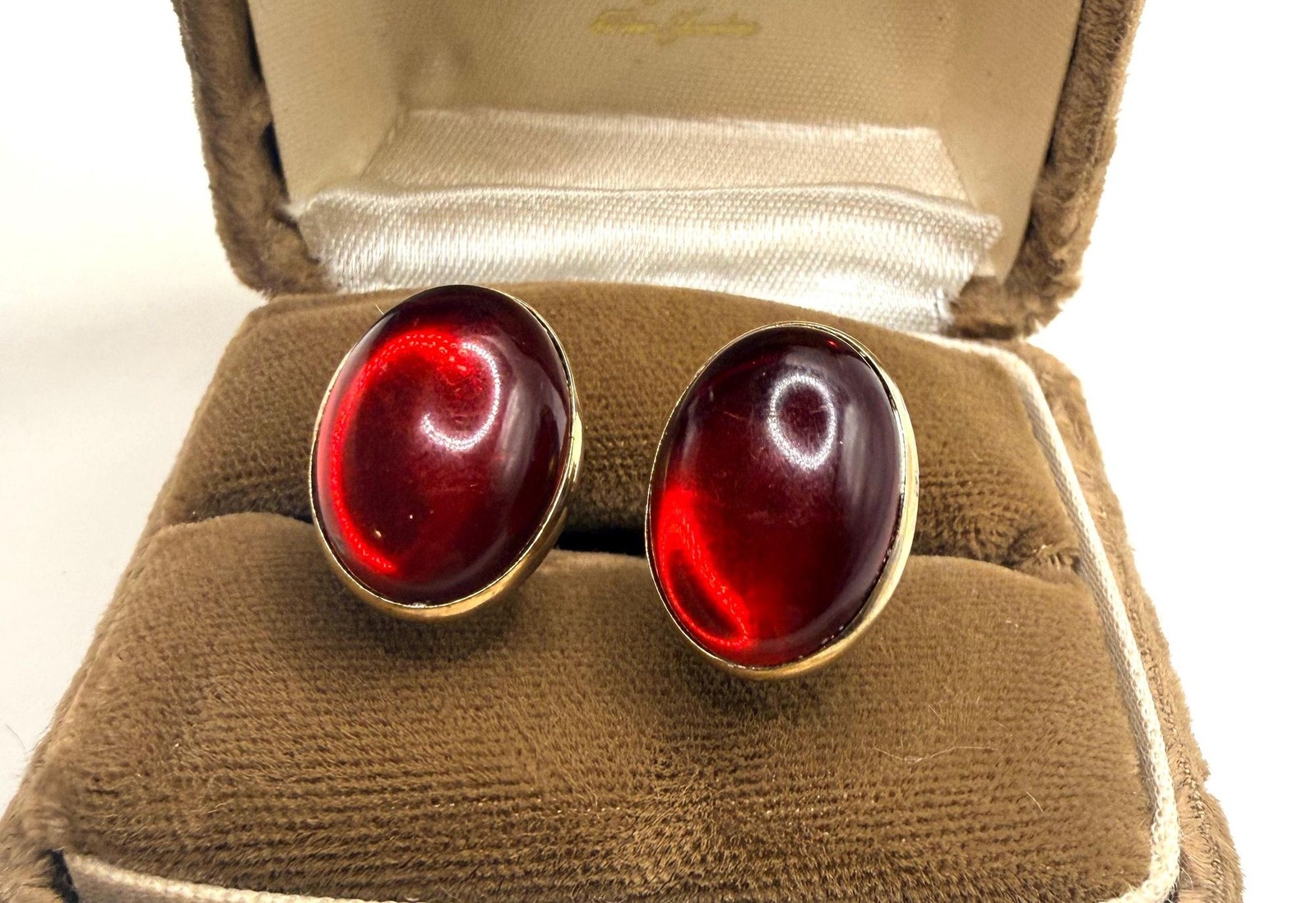 Vintage Hadley red oval jelly cabochon and gold tone cuff links