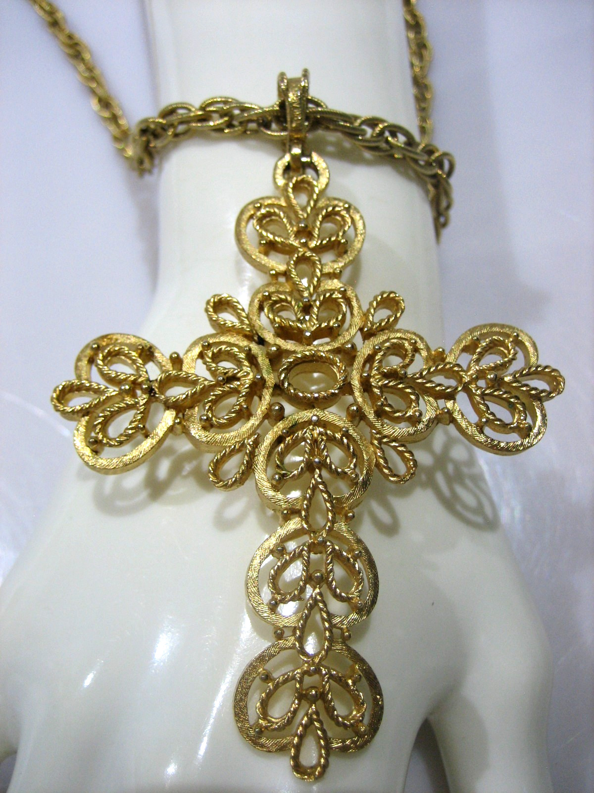Crown Trifari Vintage Large Ornate Gold Tone Filigree Religious Cross Necklace