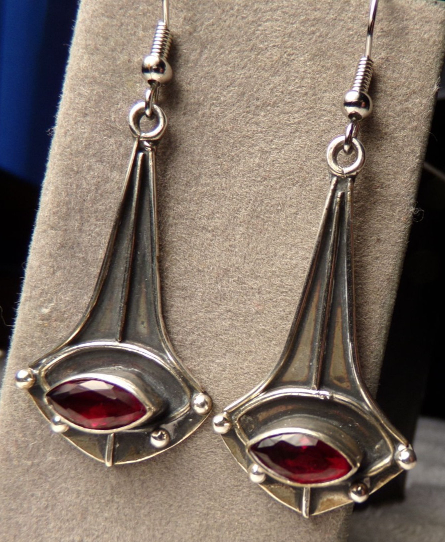 VTG STERLING SILVER RED GARNET STONE ETRUSCAN NIELLO WORK DROP PIERCE EARRINGS