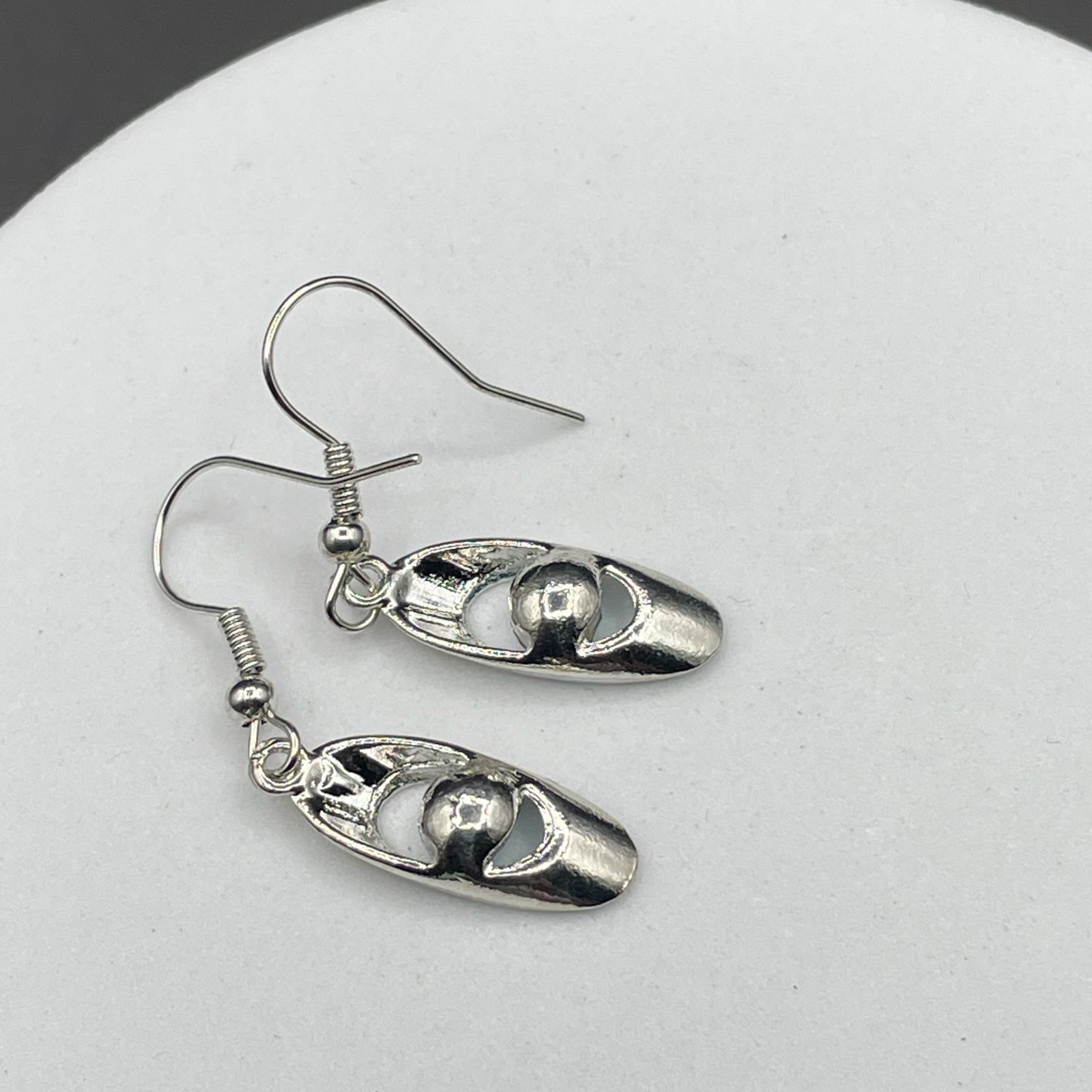 Vintage Oval Blue Glass Topaz Gemstone Silver-Tone Aluminium Hook Earrings