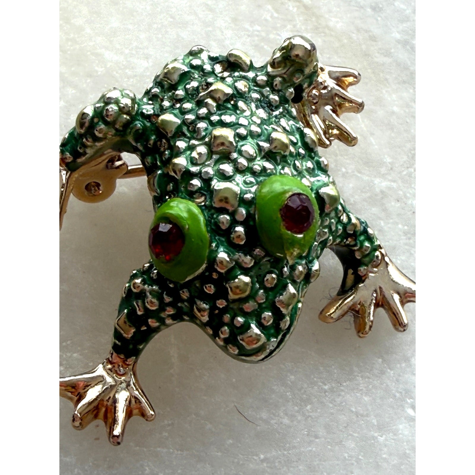 Vintage Frog Brooch/Pin Gold Tone Green Enamel Red Eyes Mini