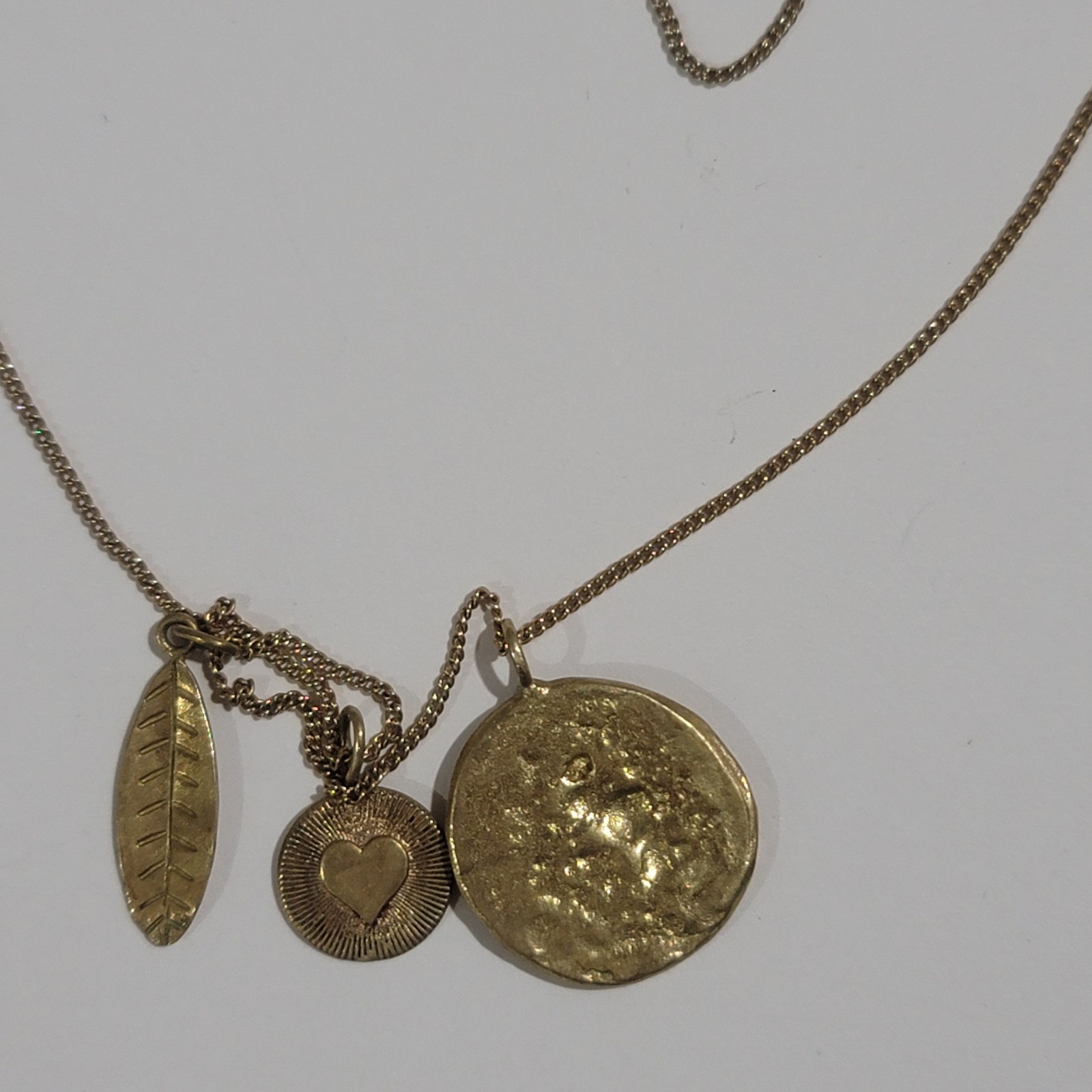 Vintage Gold Tone Minimalist Dainty Charms Necklace Hammered Disc Leaf Coin 18″