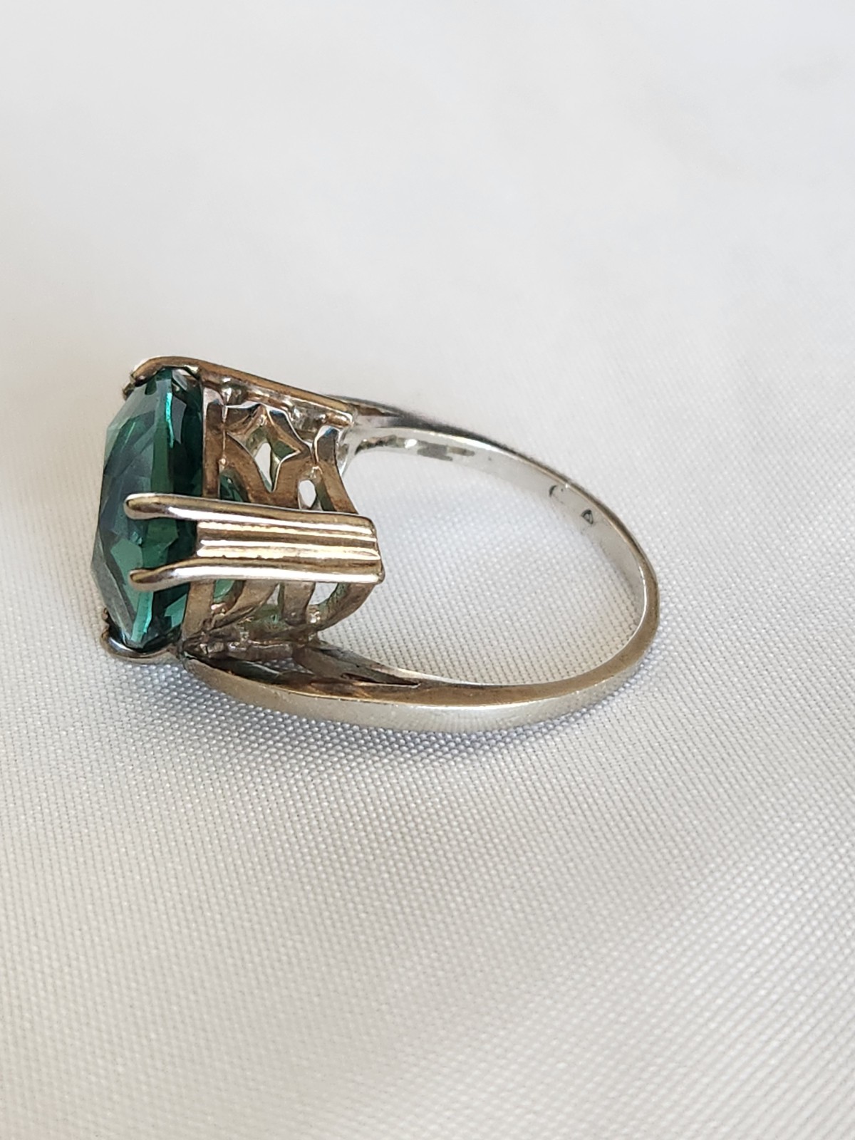 VINTAGE Sterling Silver 925 Trillion Cut Green EMERALD – SIZE 6